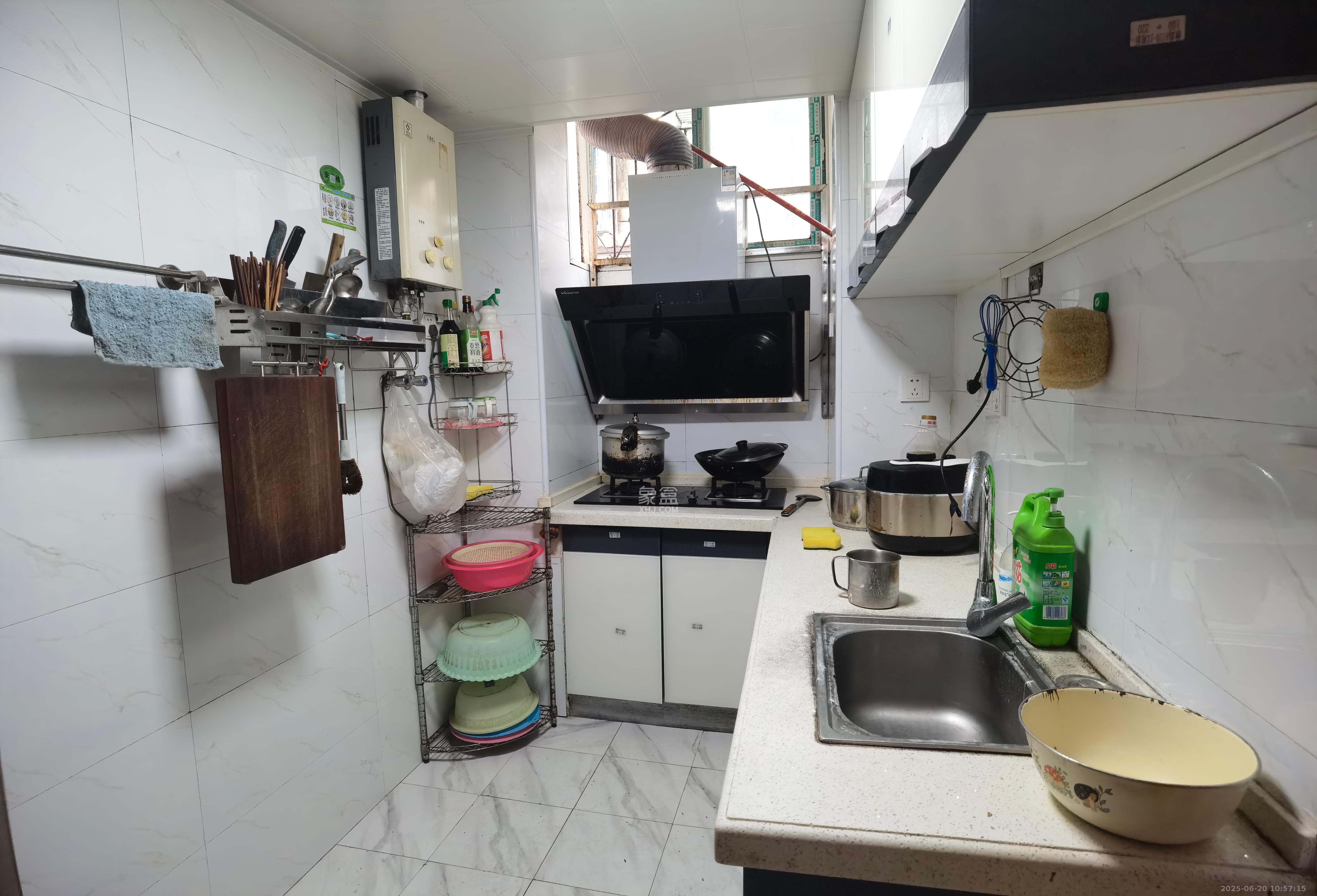 红旗综合安置楼  3室2厅1卫    2000.0元/月 红旗综合安置楼  3室2厅1卫    2000.0元/月室内图