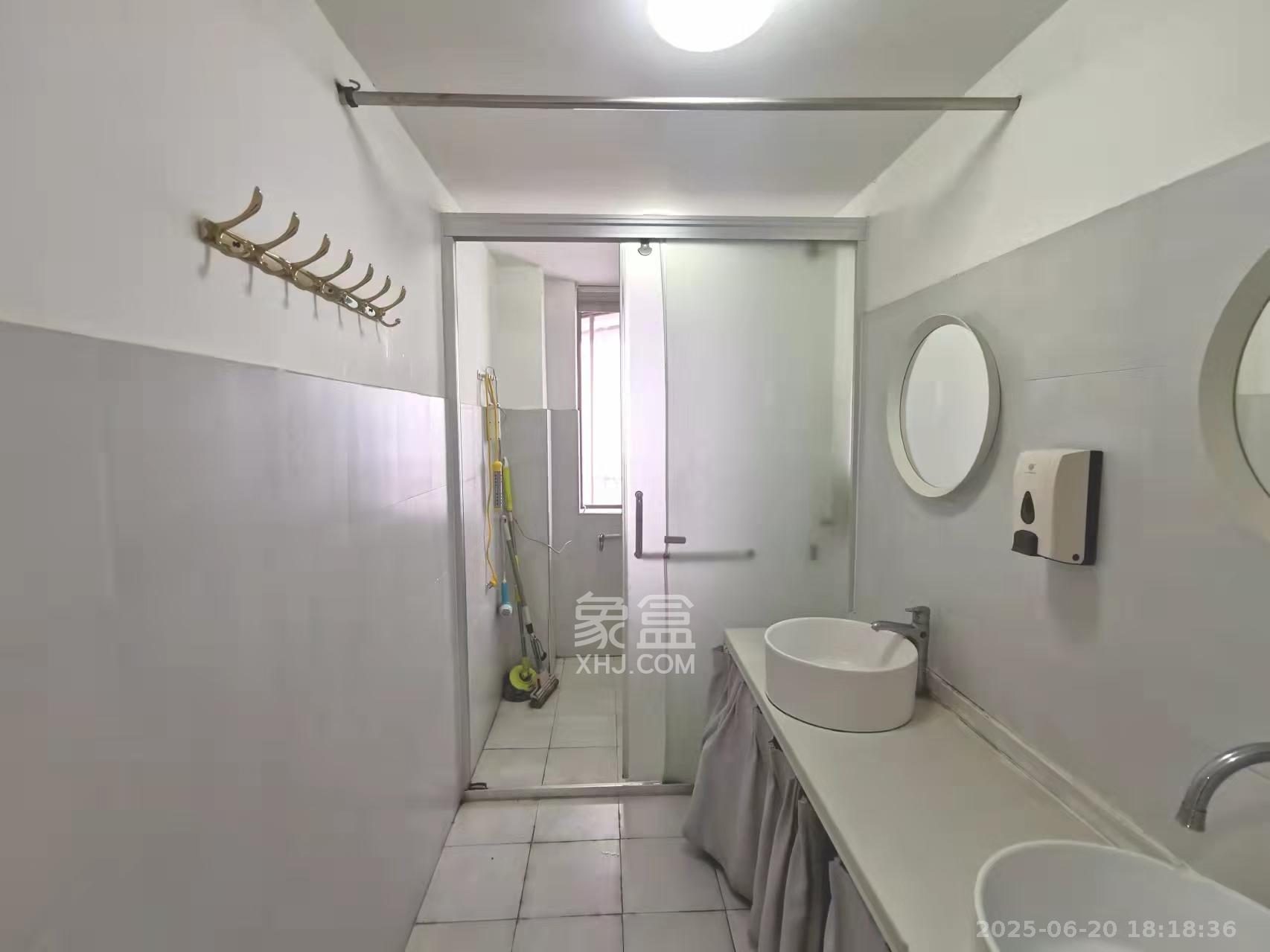 潮宗御苑 4室2厅2卫 7500.0元/月 潮宗御苑 4室2厅2卫 7500.0元/月室内图