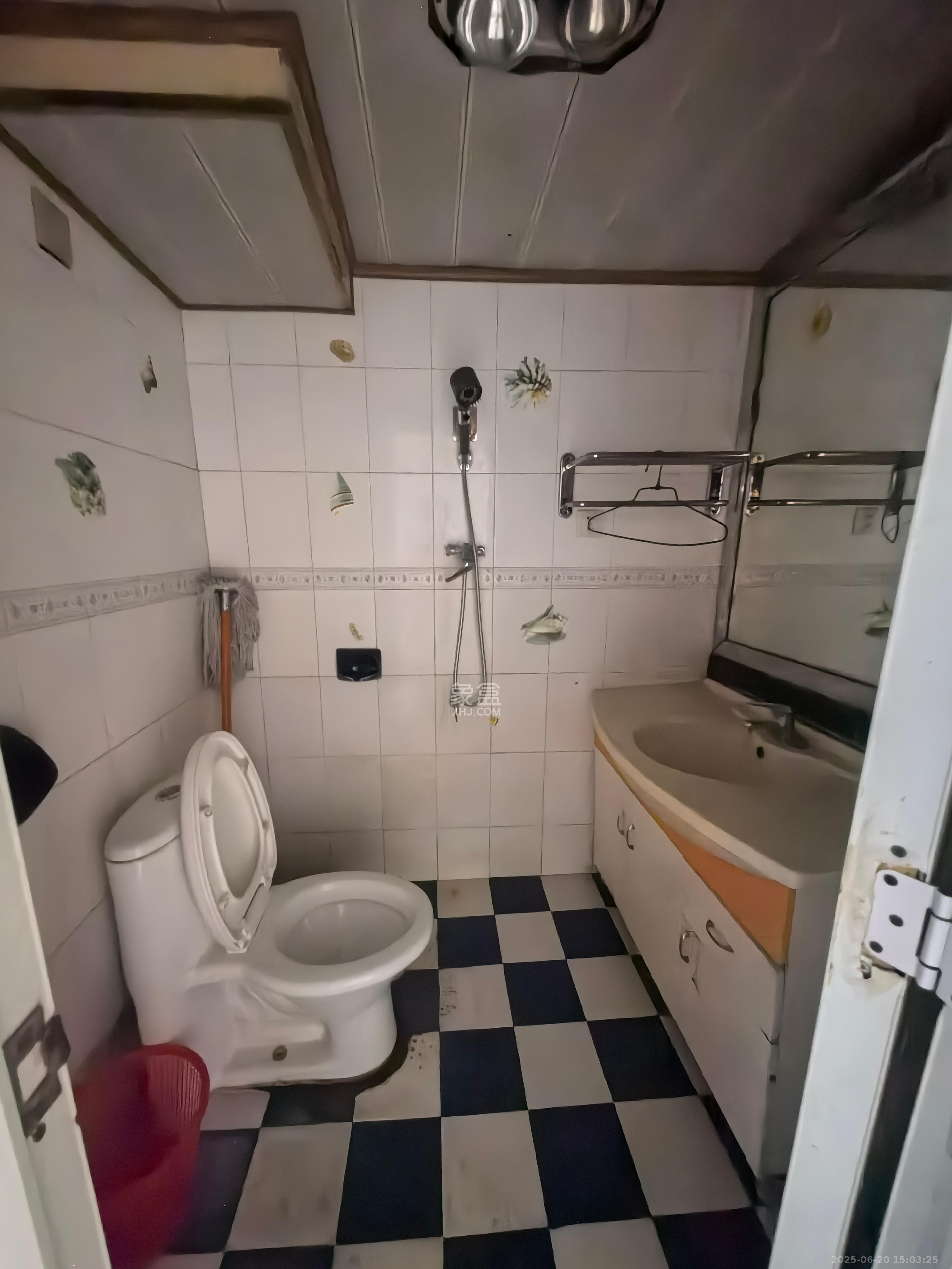 天心城市广场(黄金之城)  3室2厅2卫    2600.0元/月 天心城市广场(黄金之城)  3室2厅2卫    2600.0元/月室内图