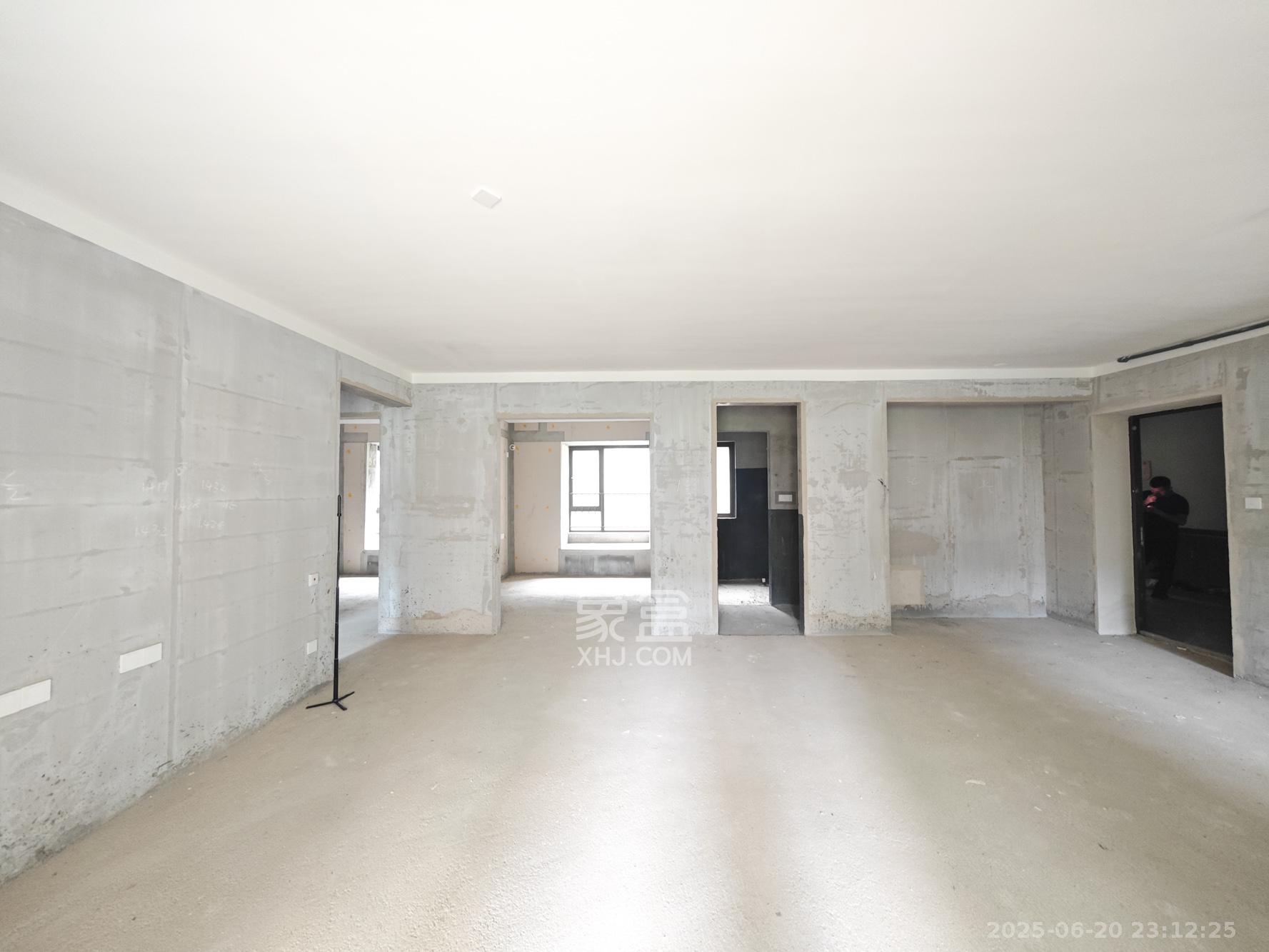 保利城(中航城国际社区、郡原美村) 4室2厅2卫 115.8万 保利城(中航城国际社区、郡原美村) 4室2厅2卫 115.8万客厅