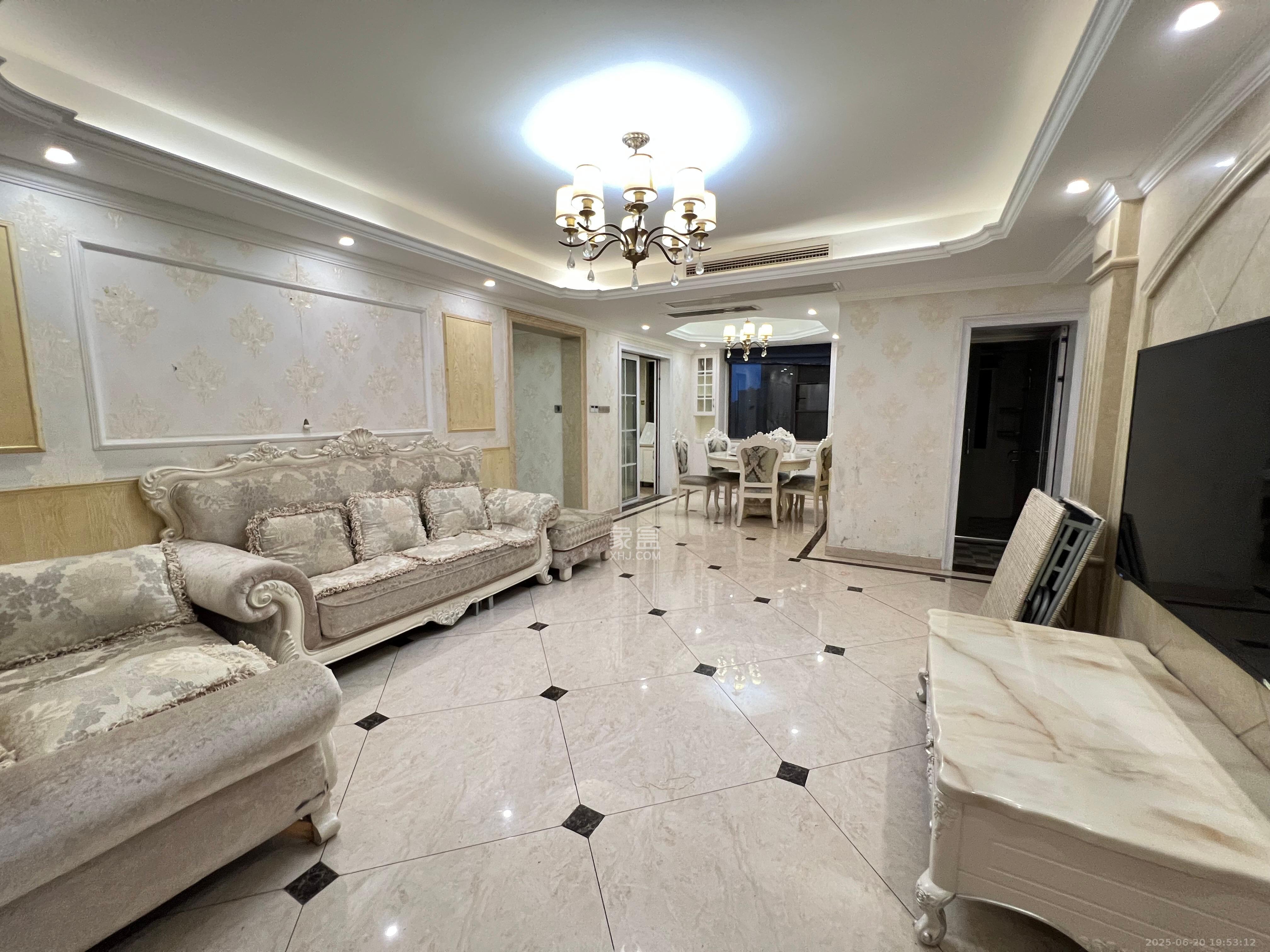 和泓梅溪四季 5室2厅2卫 4500.0元/月 和泓梅溪四季 5室2厅2卫 4500.0元/月室内图