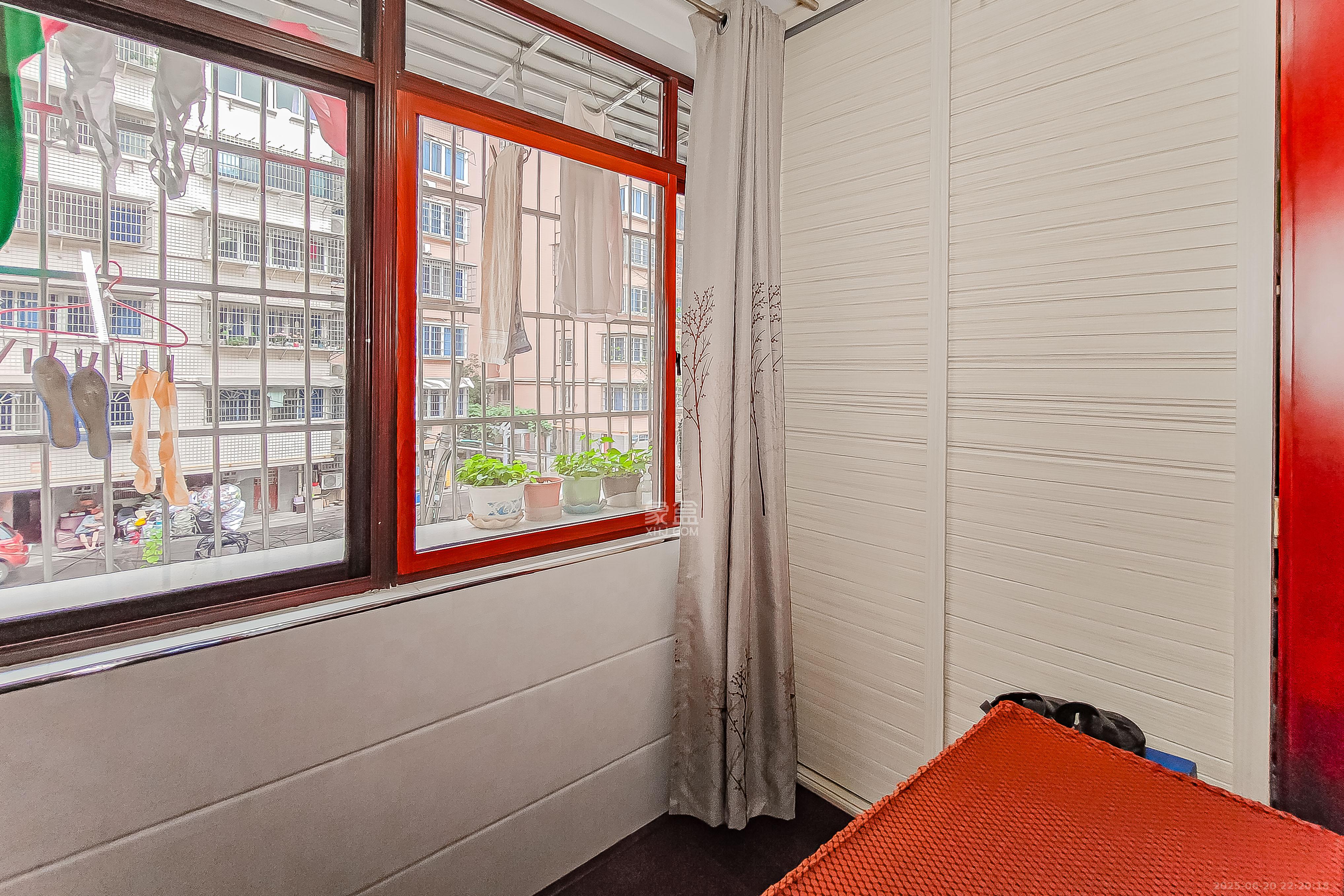 南建公寓  2室2厅1卫    66.0万 南建公寓  2室2厅1卫    66.0万阳台