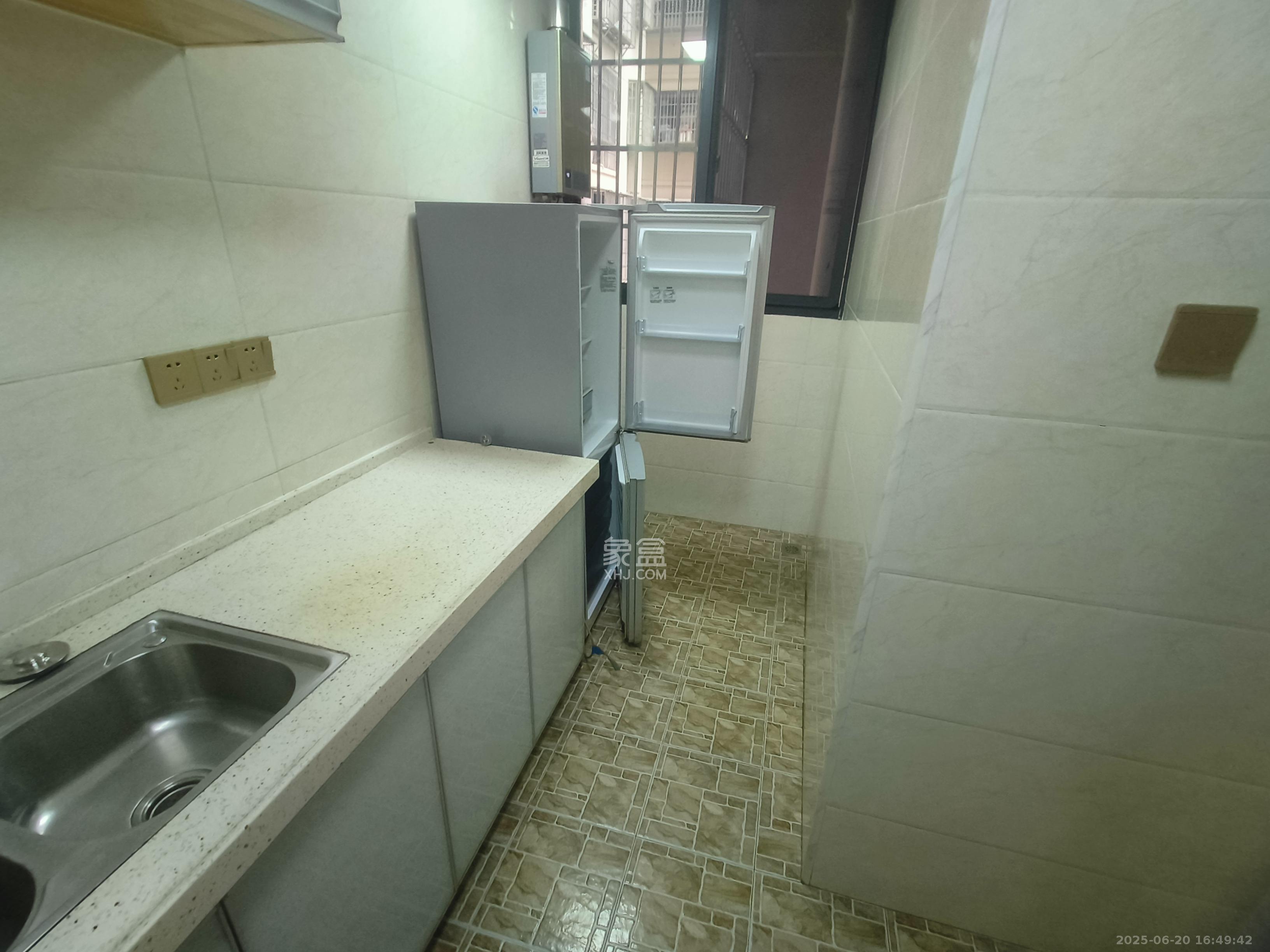 嘉顺苑  3室2厅1卫    2000.0元/月室内图