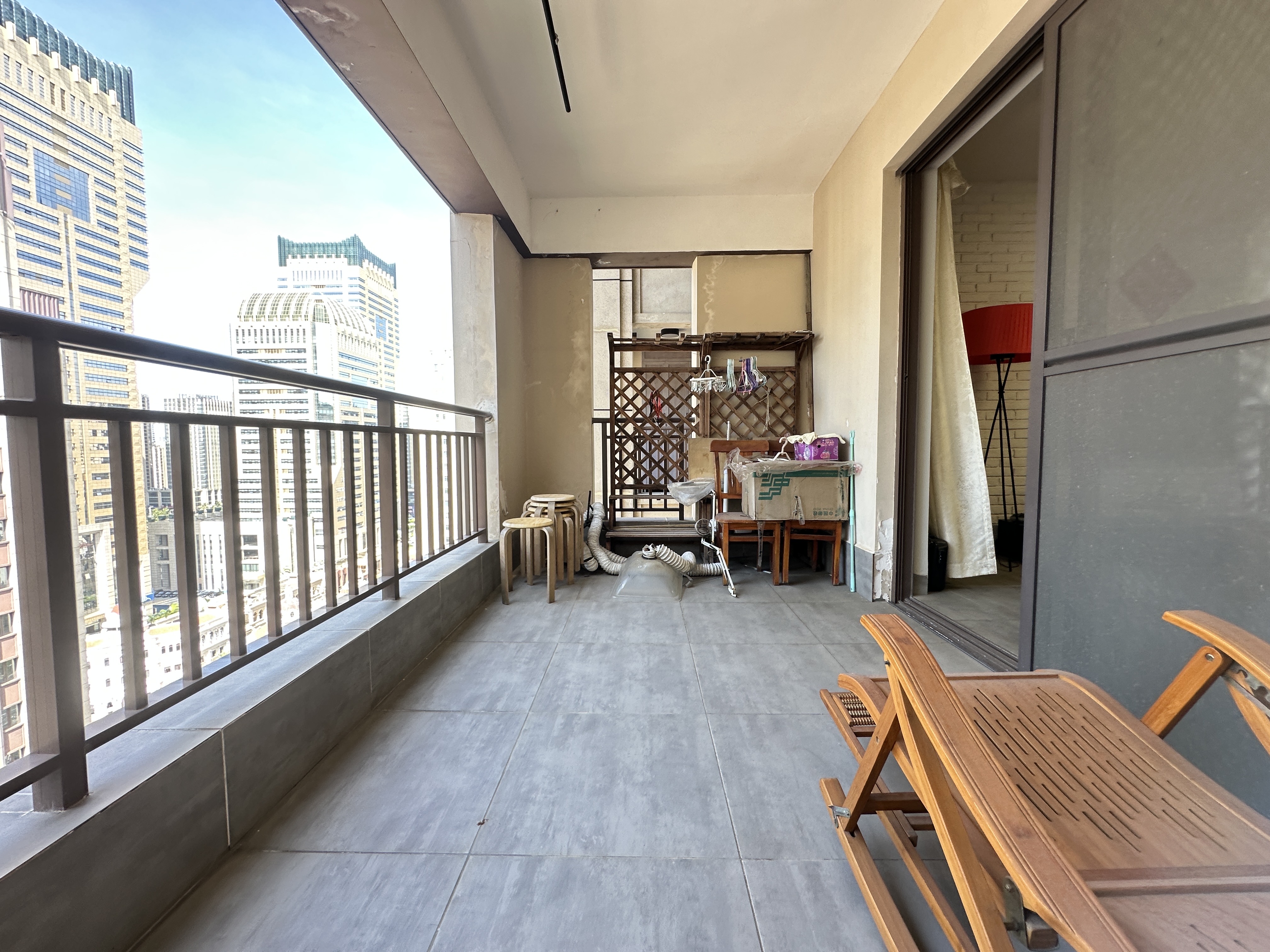 海航豪庭北苑 4室2厅3卫 440.0万 海航豪庭北苑 4室2厅3卫 440.0万客厅