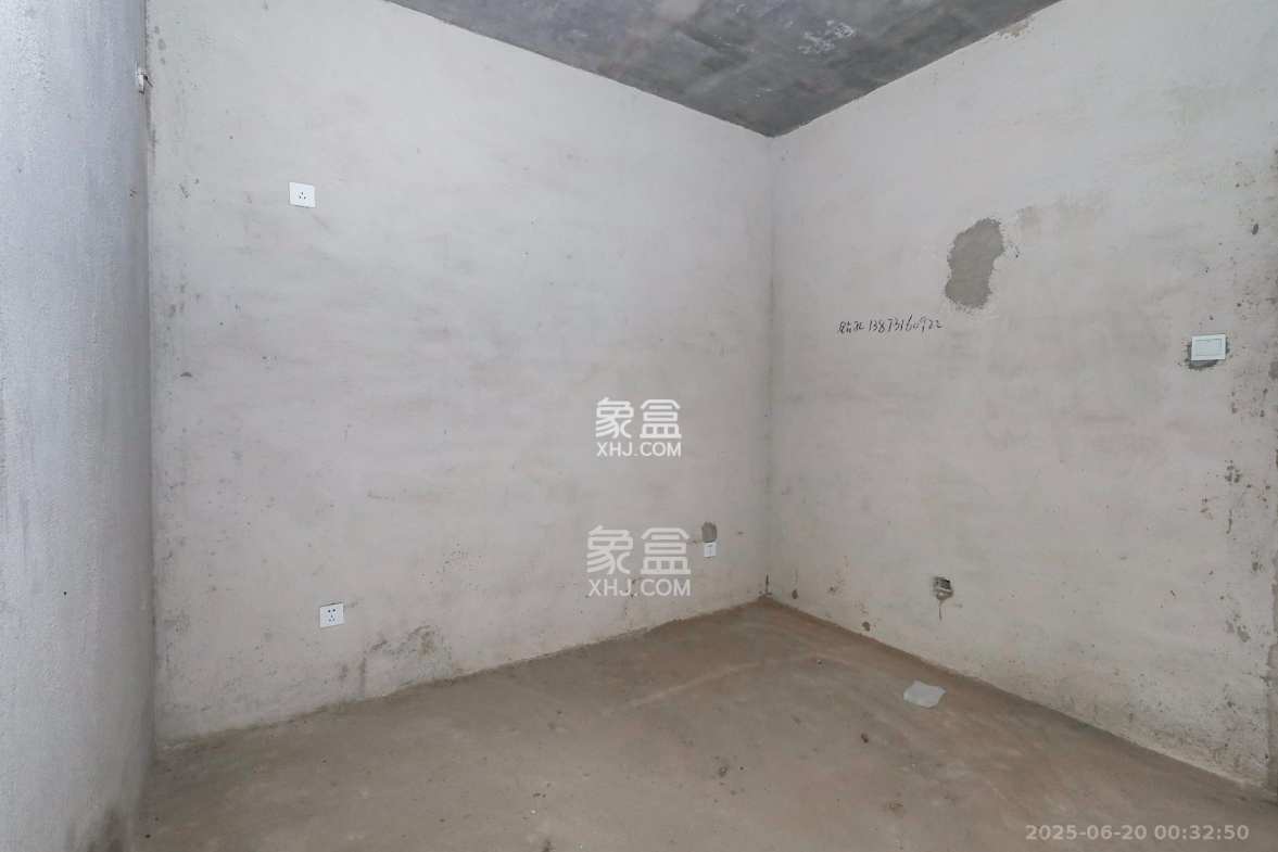 芙蓉别墅山庄(嘉湘华庭)  5室3厅5卫    558.0万 芙蓉别墅山庄(嘉湘华庭)  5室3厅5卫    558.0万卧室