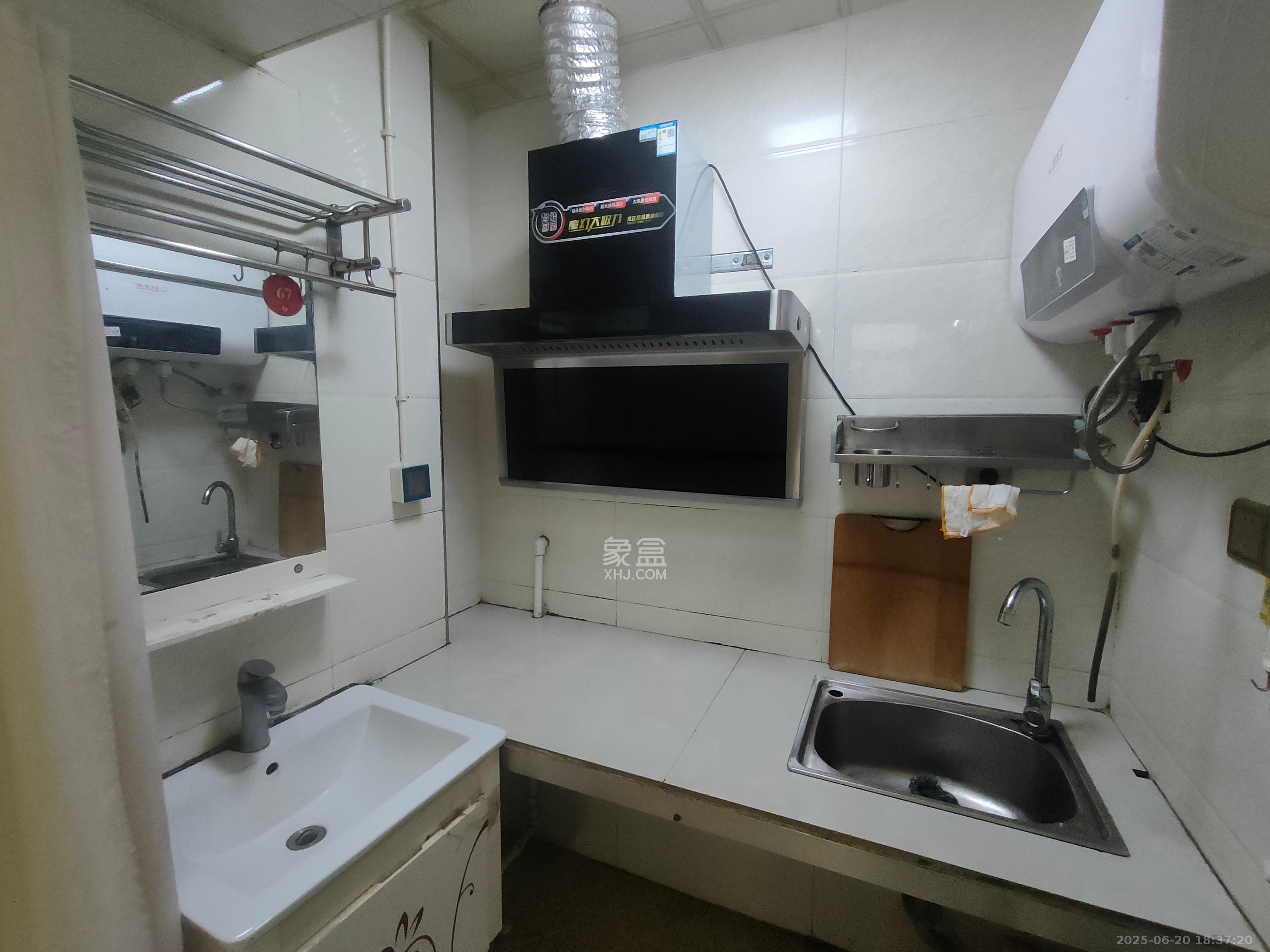 骑龙安置小区 4室1厅1卫 1300.0元/月 骑龙安置小区 4室1厅1卫 1300.0元/月室内图