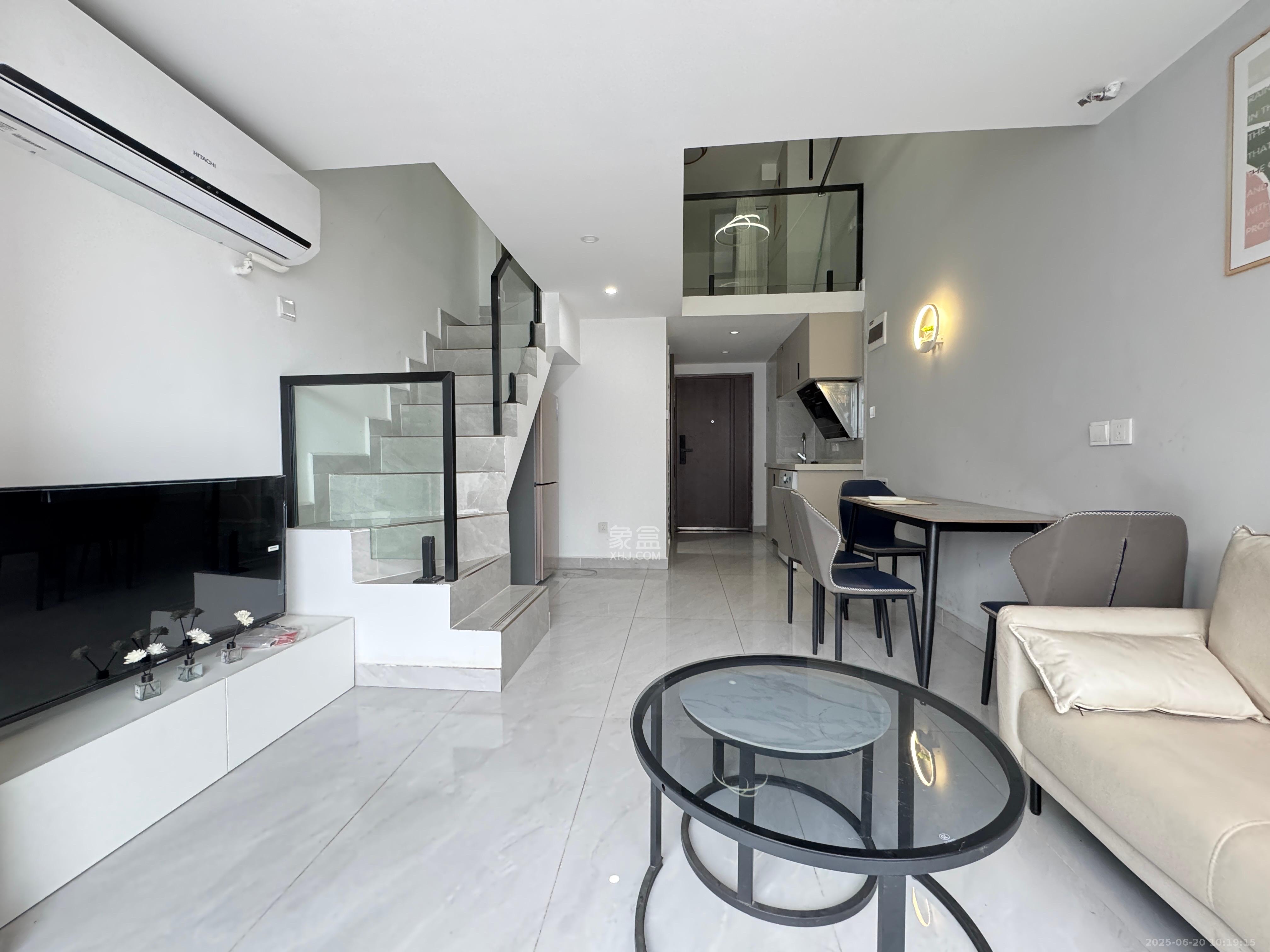 卓越中寰 2室1厅1卫 2500.0元/月 卓越中寰 2室1厅1卫 2500.0元/月室内图