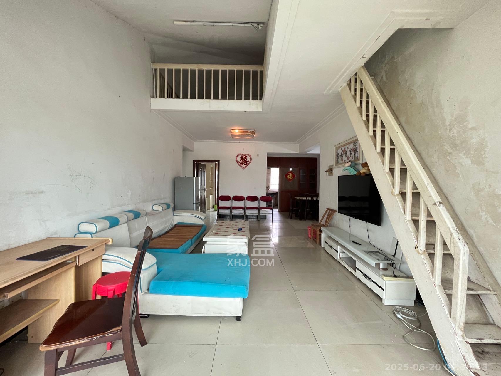 恩瑞麓山名园(龙王港小区) 3室2厅2卫 1700.0元/月 恩瑞麓山名园(龙王港小区) 3室2厅2卫 1700.0元/月室内图