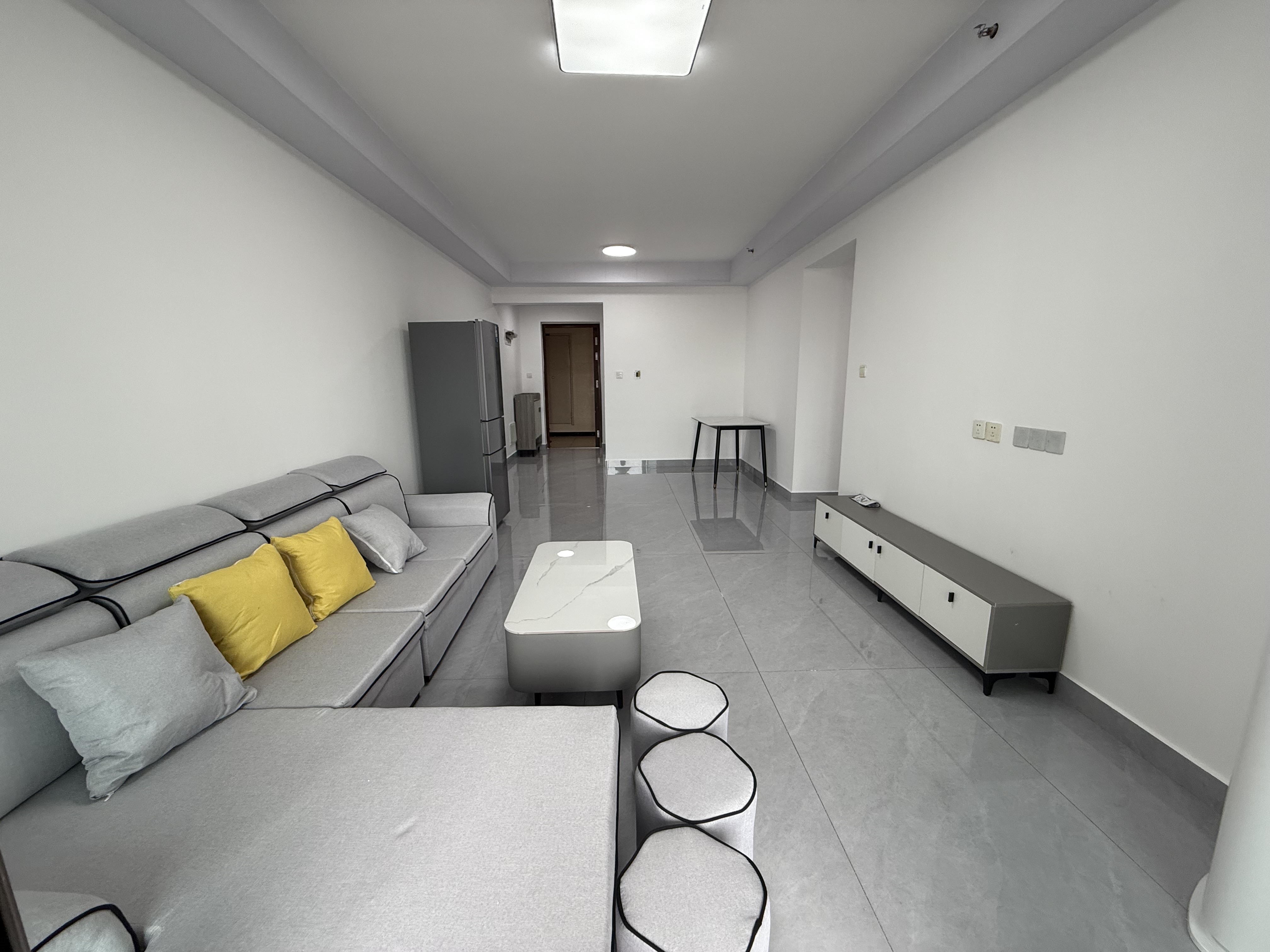 阳光城尚东湾凌云府  3室2厅2卫    2600.0元/月 阳光城尚东湾凌云府  3室2厅2卫    2600.0元/月户型图