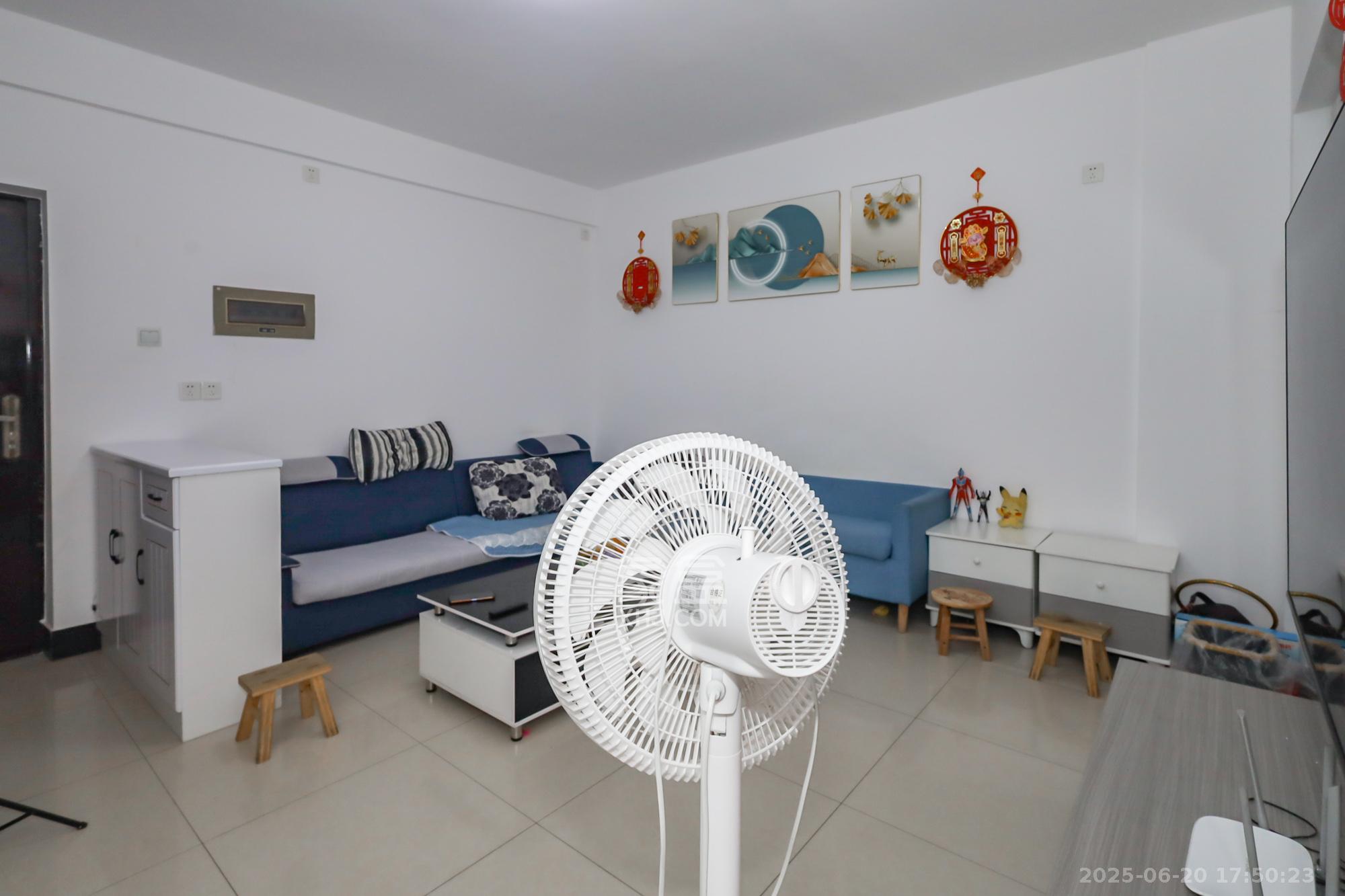 香麓丽舍 3室2厅2卫 80.0万 香麓丽舍 3室2厅2卫 80.0万客厅