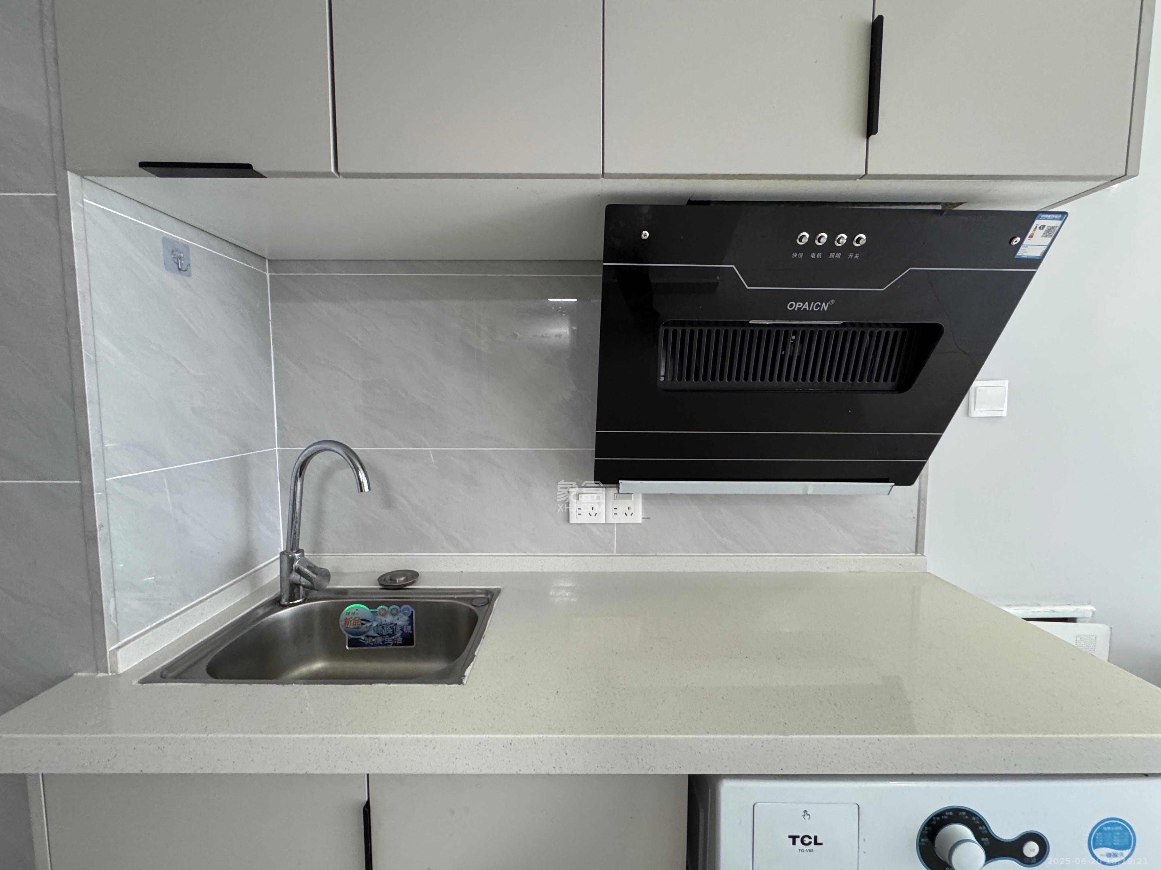 卓越中寰 2室1厅1卫 2500.0元/月 卓越中寰 2室1厅1卫 2500.0元/月室内图