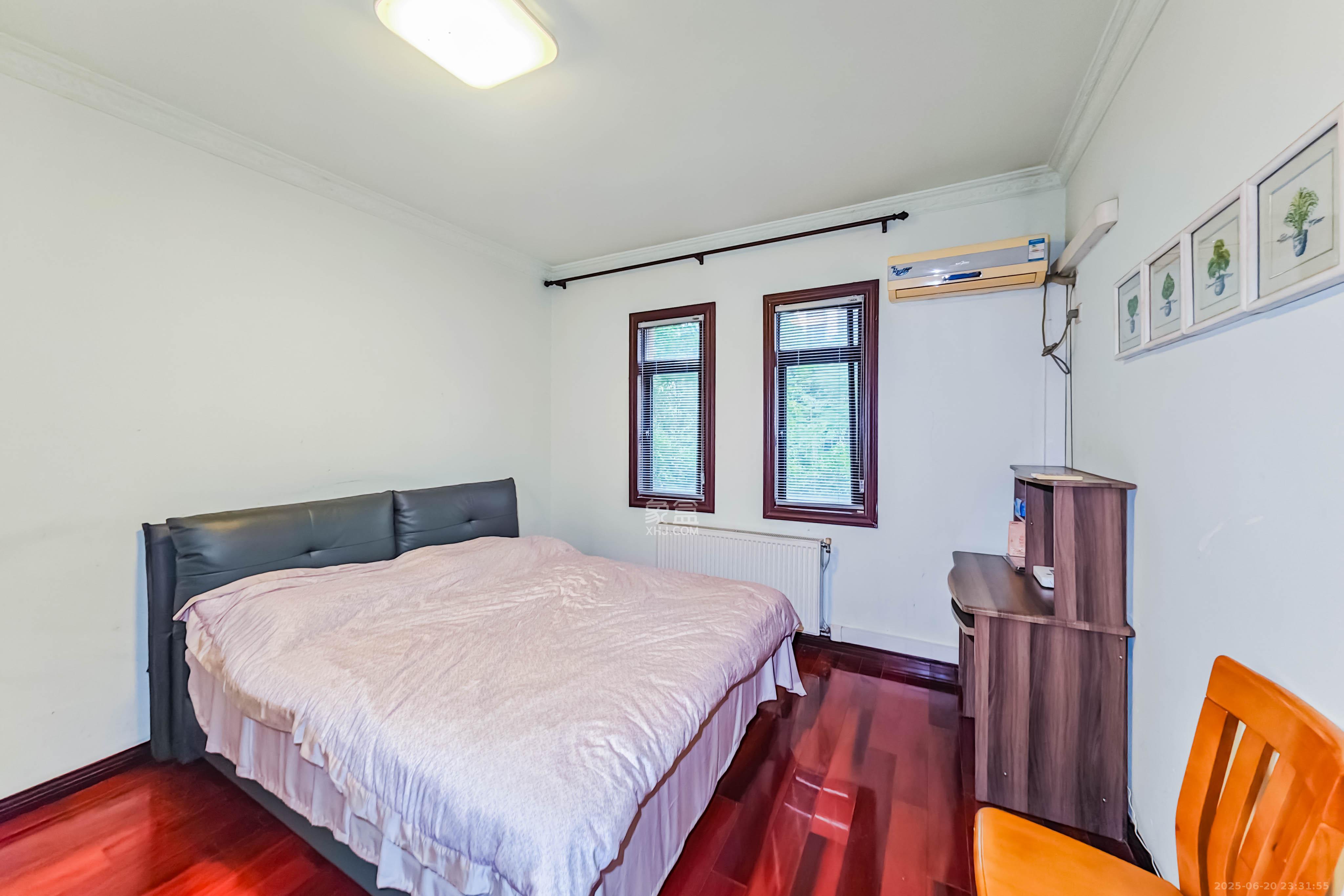 中城丽景香山园 5室3厅2卫 210.0万 中城丽景香山园 5室3厅2卫 210.0万卧室