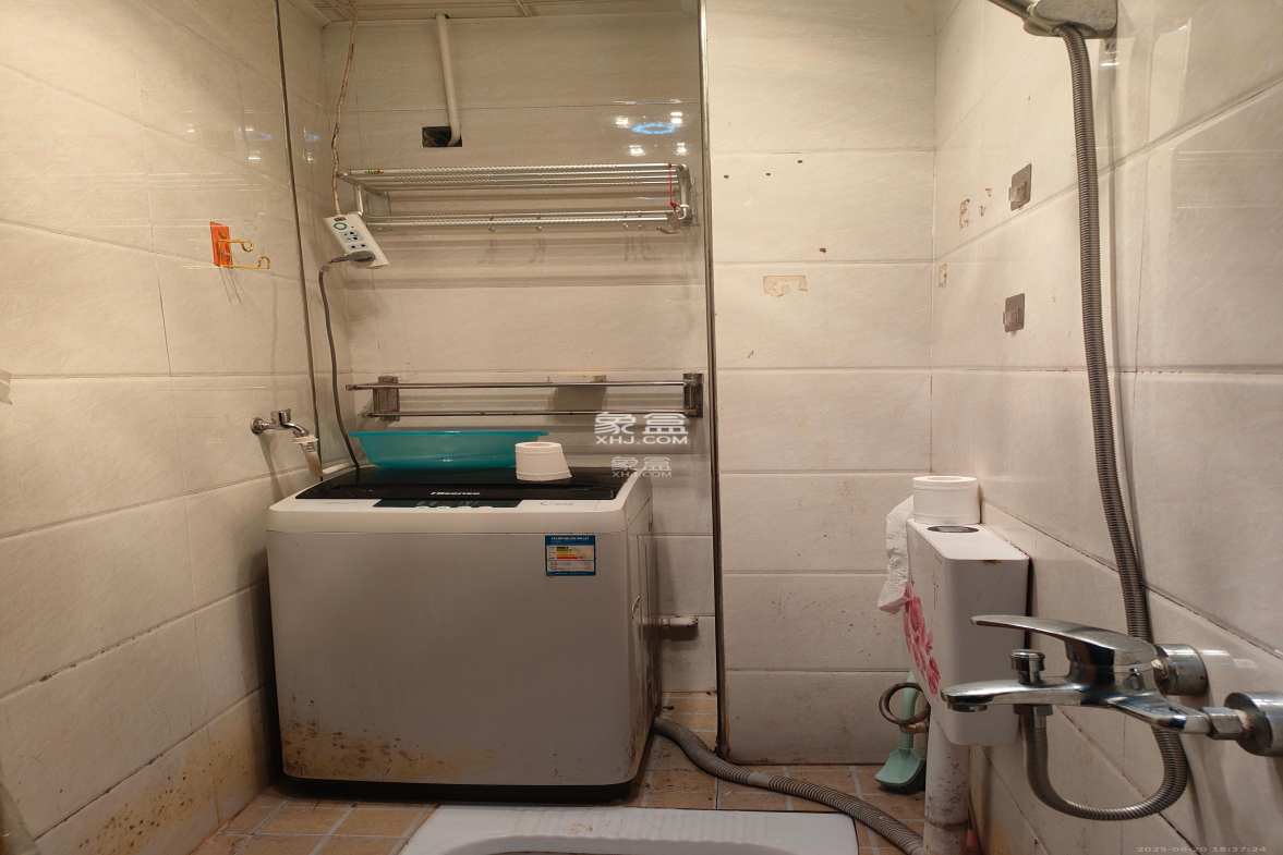 骑龙安置小区 4室1厅1卫 1300.0元/月 骑龙安置小区 4室1厅1卫 1300.0元/月室内图