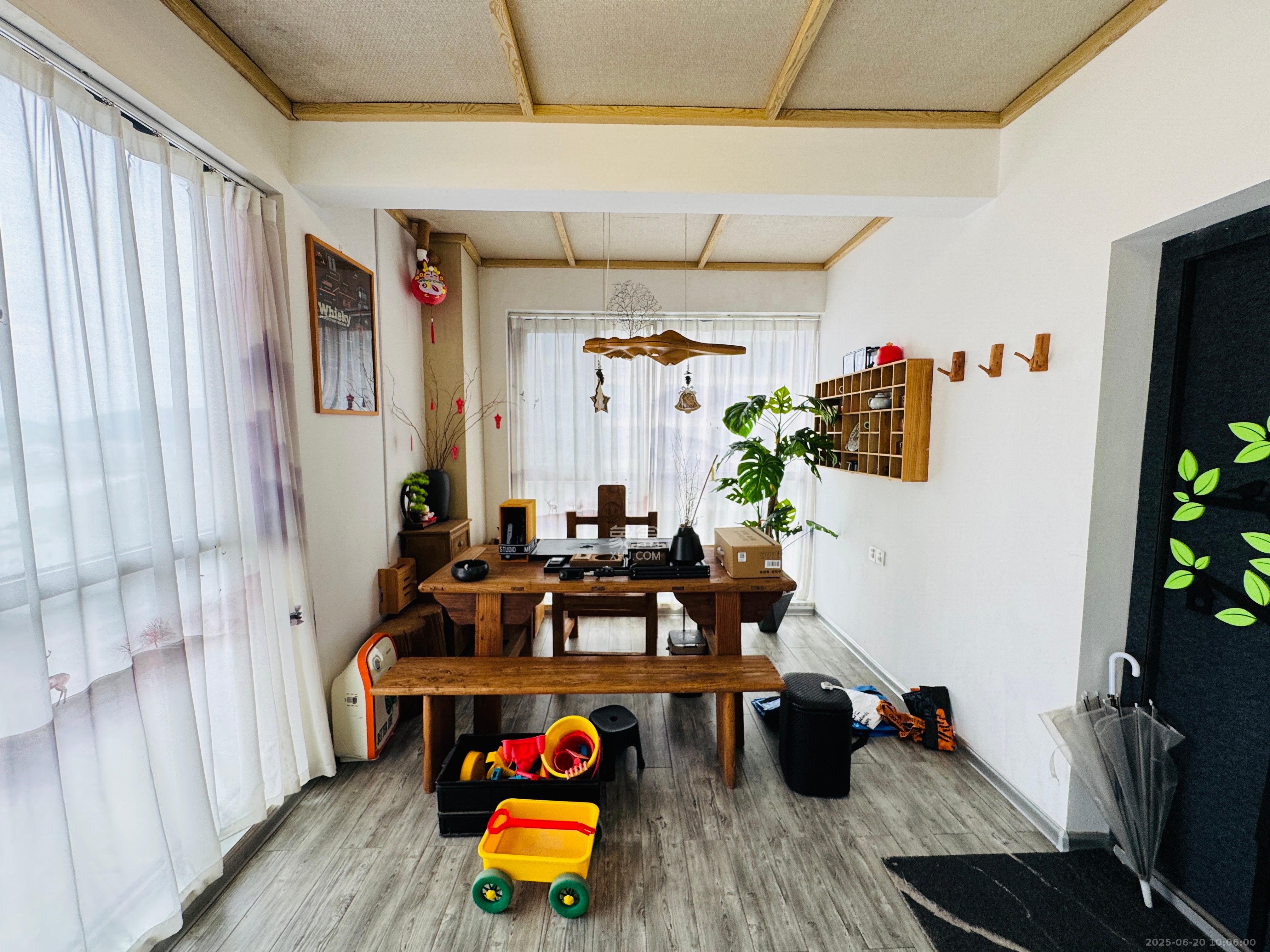 慢步江湾  4室2厅2卫   2500.00元/月室内图