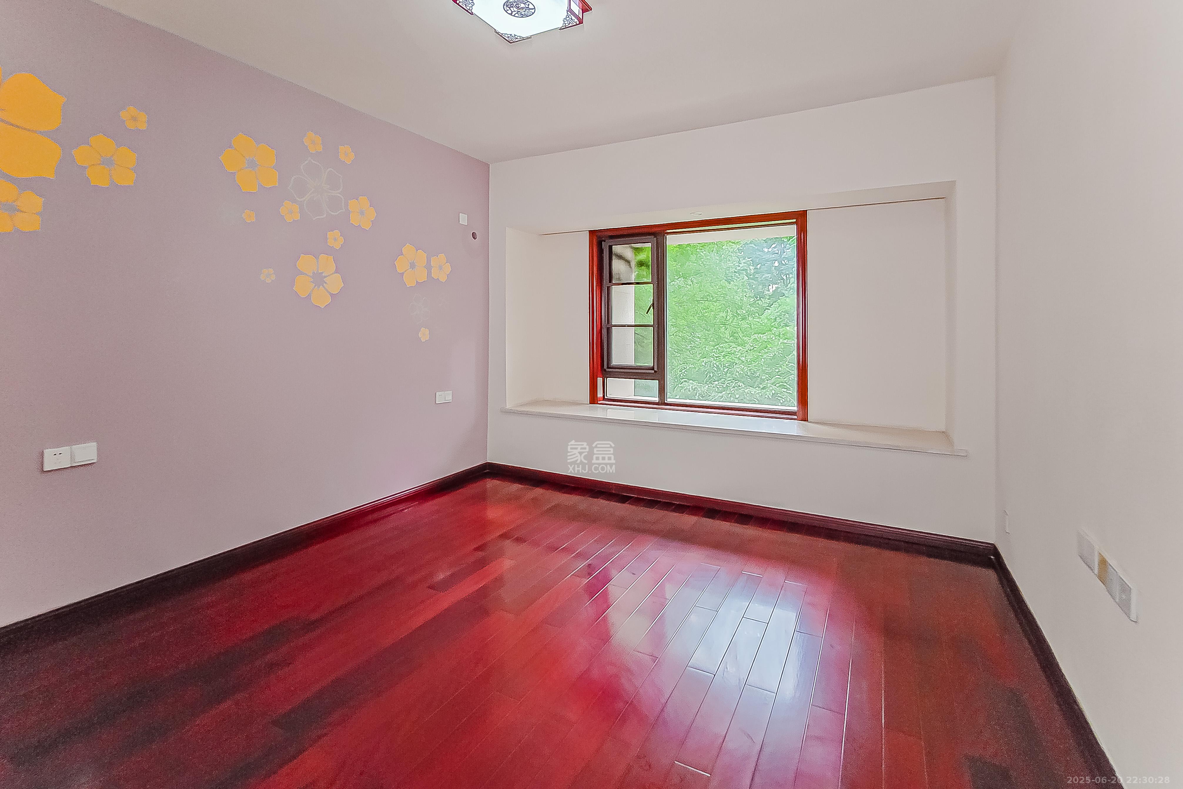 华润凤凰城三期  4室2厅2卫    127.5万 华润凤凰城三期  4室2厅2卫    127.5万卧室