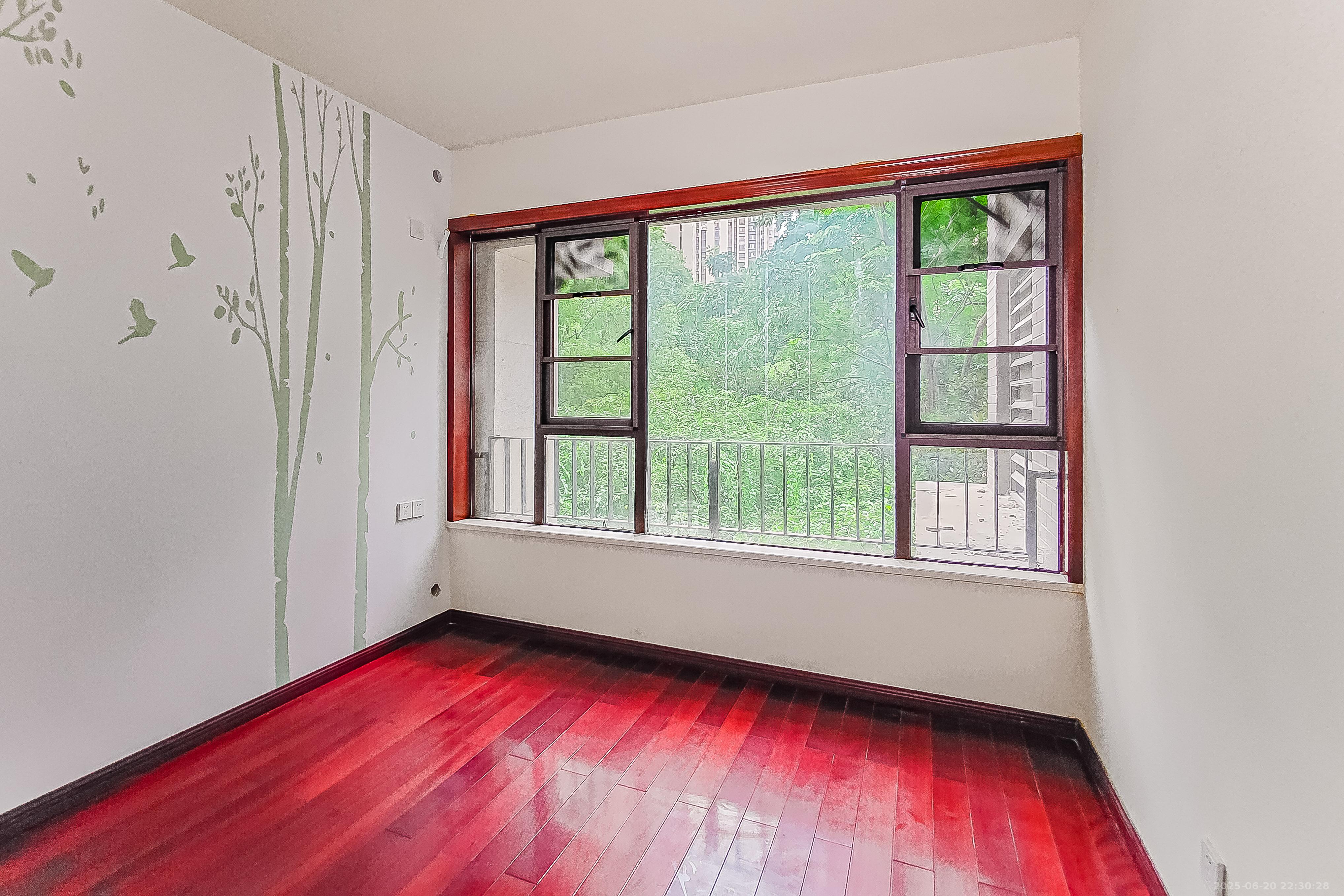 华润凤凰城三期  4室2厅2卫    127.5万 华润凤凰城三期  4室2厅2卫    127.5万卧室