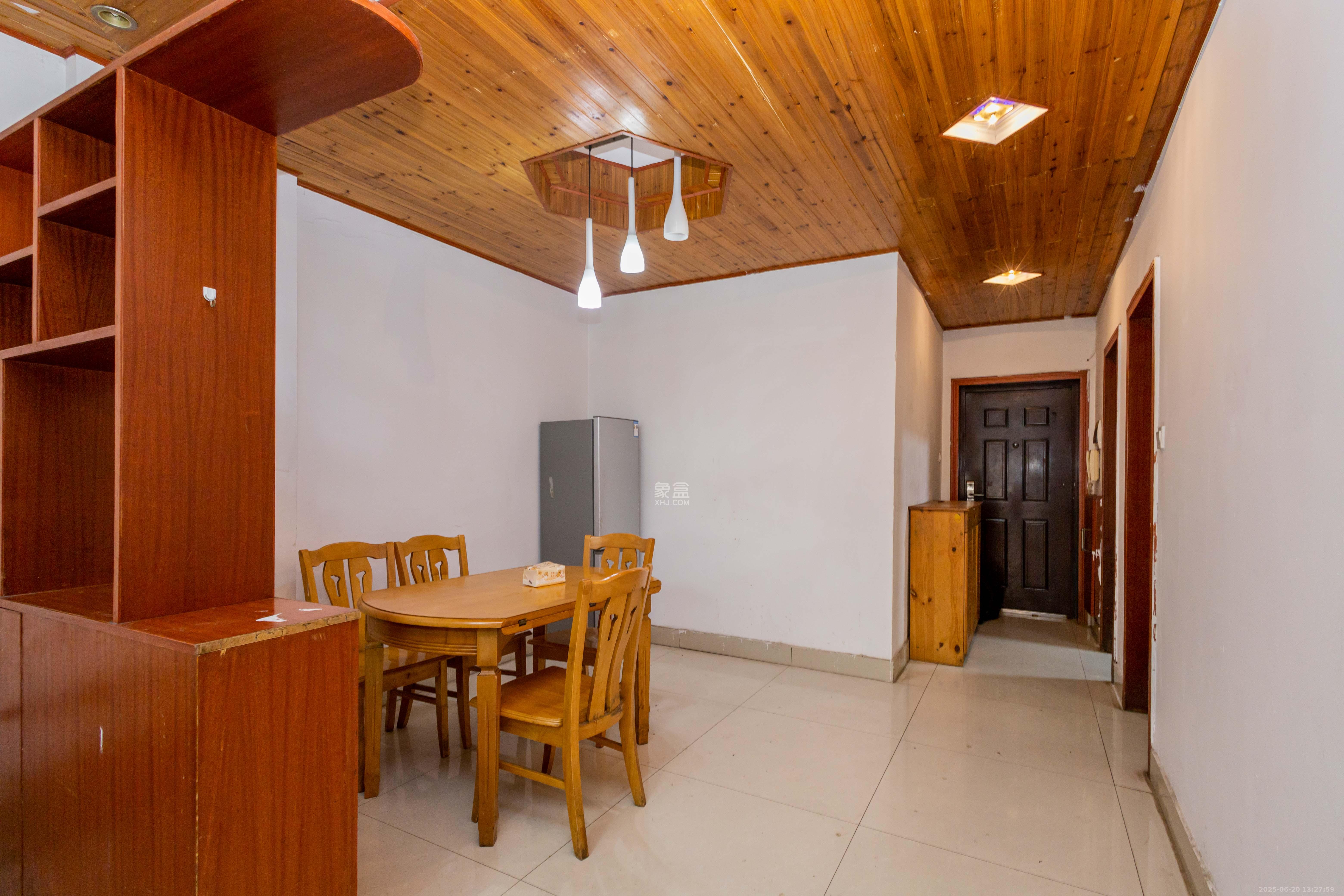 星城国际 2室2厅1卫 38.8万 星城国际 2室2厅1卫 38.8万客厅