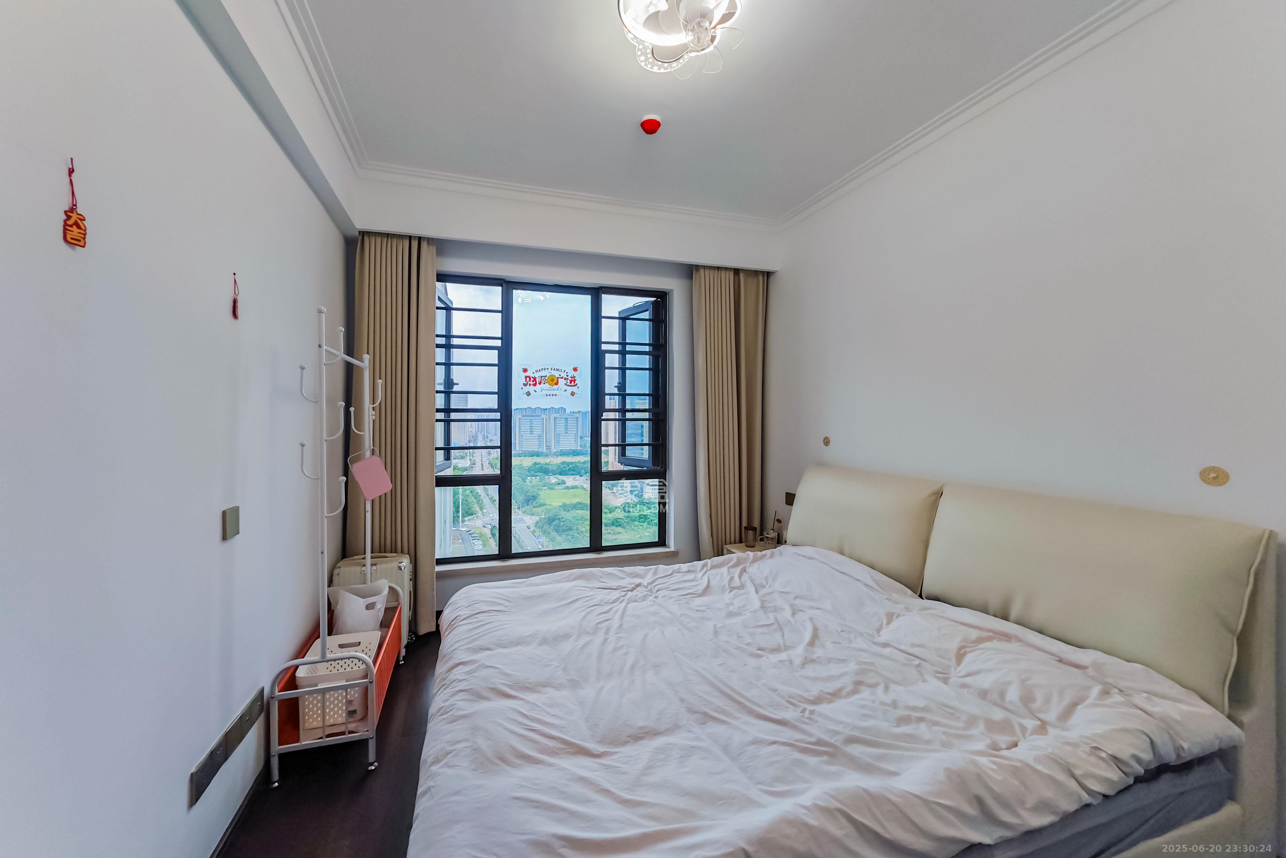 绿地长沙城际空间站(绿地新里佳苑)  4室2厅2卫    158.0万 绿地长沙城际空间站(绿地新里佳苑)  4室2厅2卫    158.0万卧室