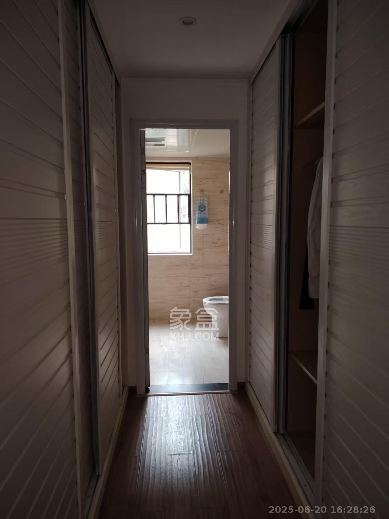 中建芙蓉嘉苑  3室2厅2卫   2600.00元/月室内图