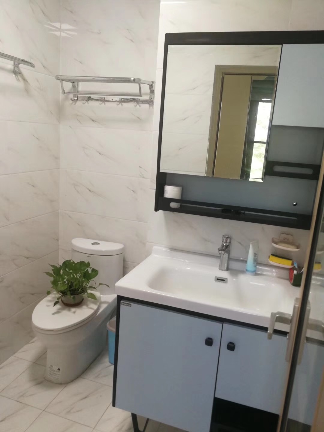 晨晖帝景  2室2厅2卫   1800.00元/月户型图