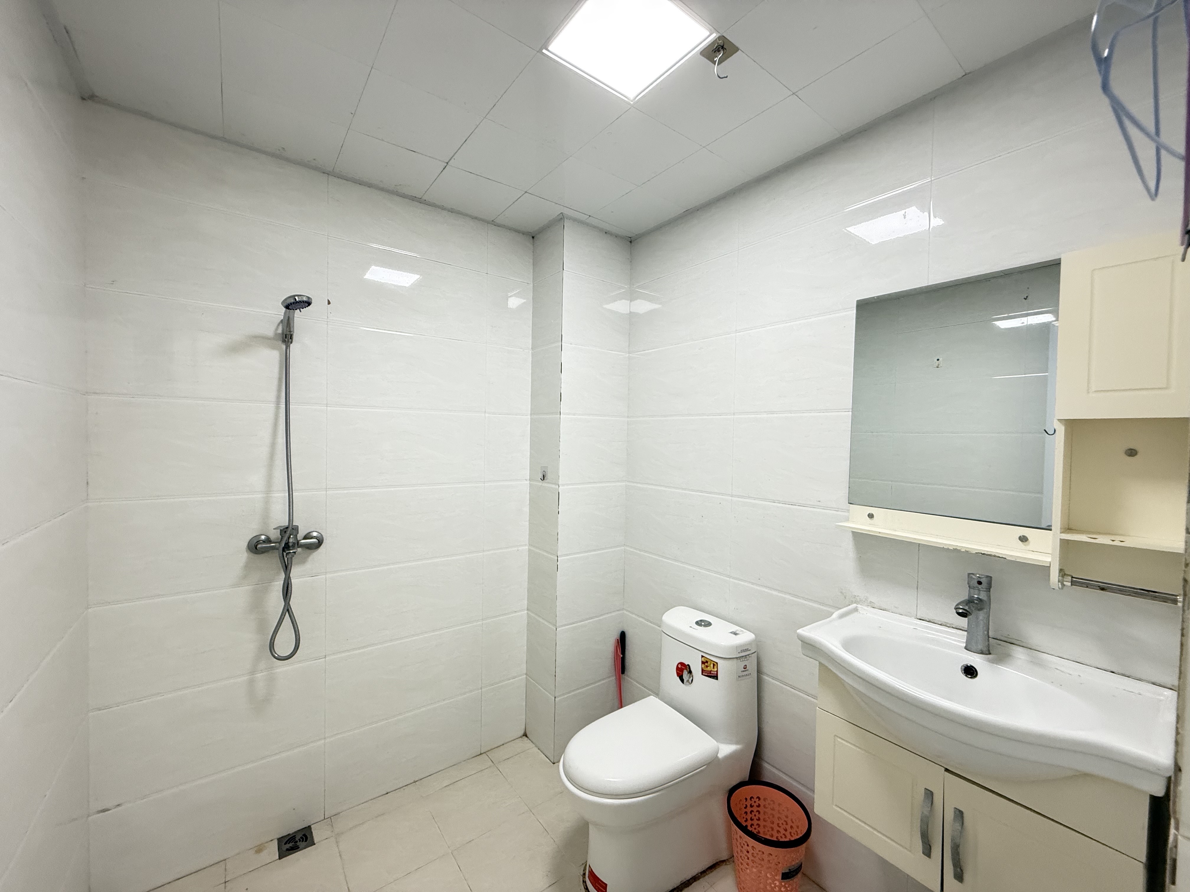 长堤中心  2室1厅1卫    2000.0元/月 长堤中心  2室1厅1卫    2000.0元/月室内图