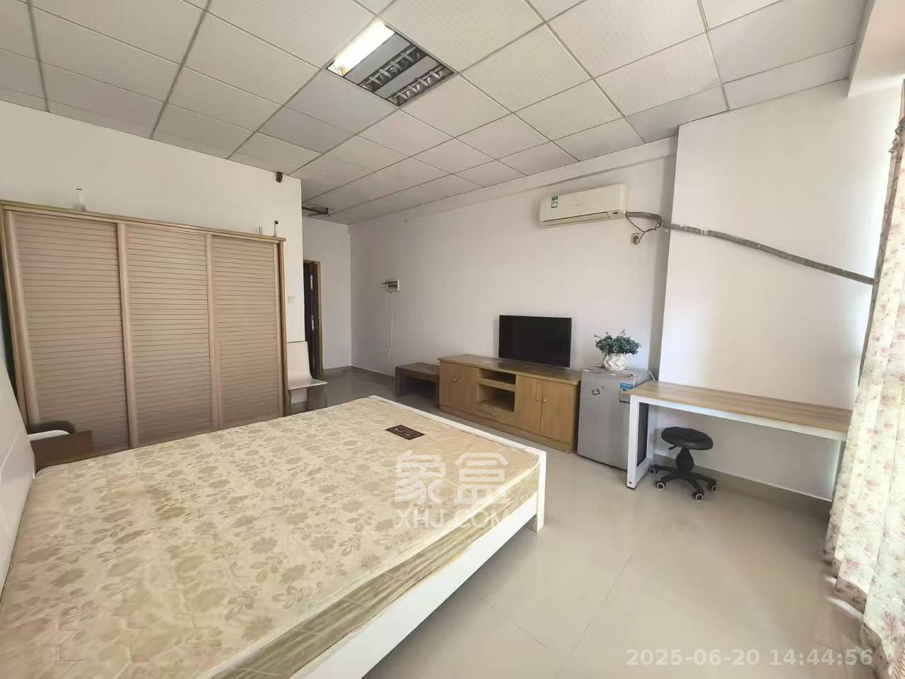 湘电友谊一号 1室1厅1卫 750.0元/月 湘电友谊一号 1室1厅1卫 750.0元/月室内图