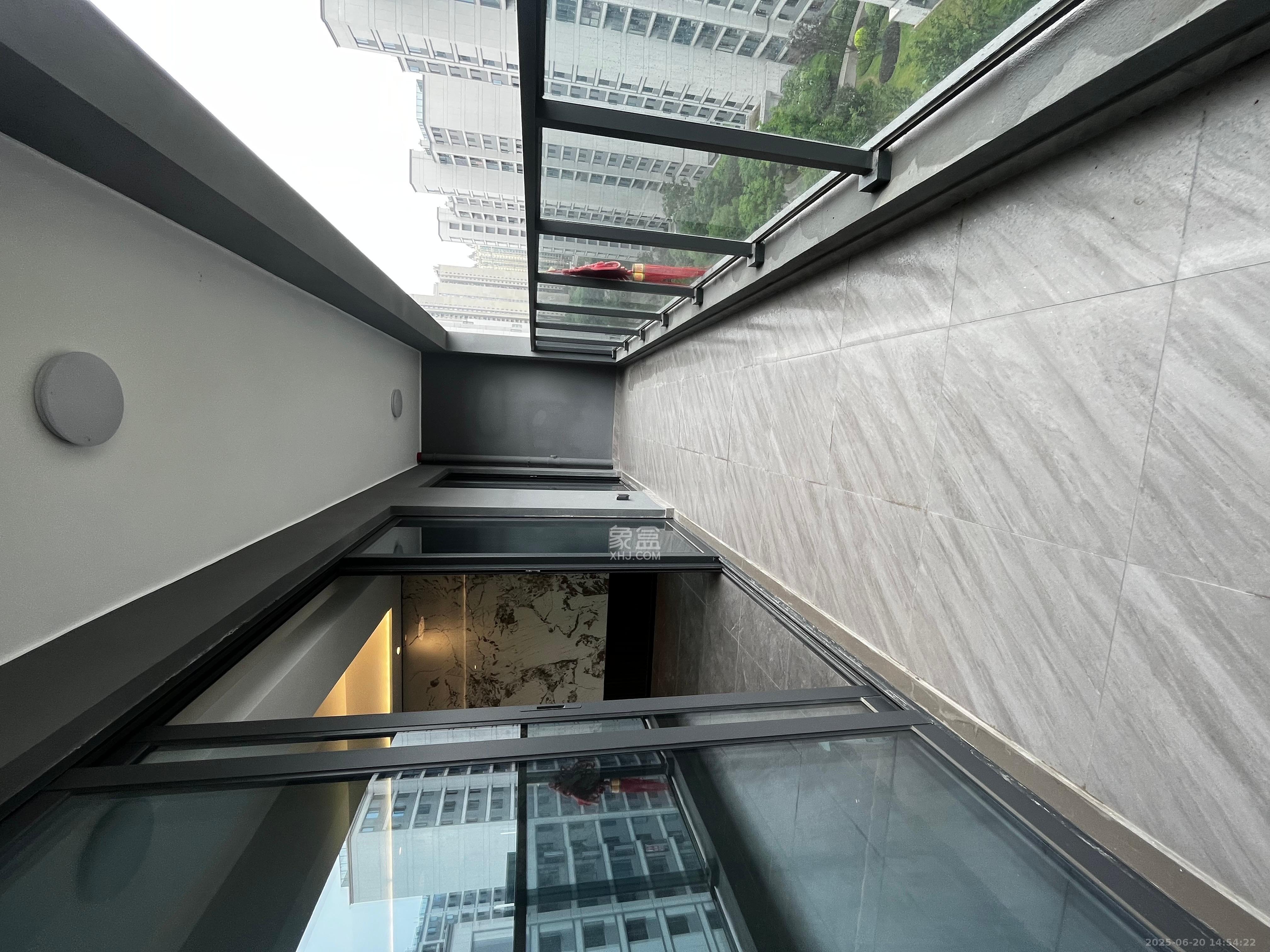 龙湖舜山府 4室2厅2卫 5000.0元/月 龙湖舜山府 4室2厅2卫 5000.0元/月室内图