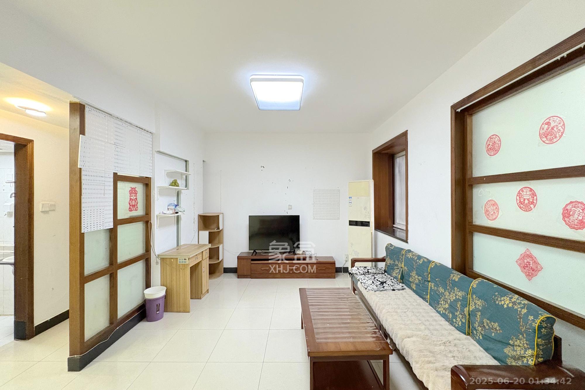 长勘小区  3室1厅1卫   105.00万客厅