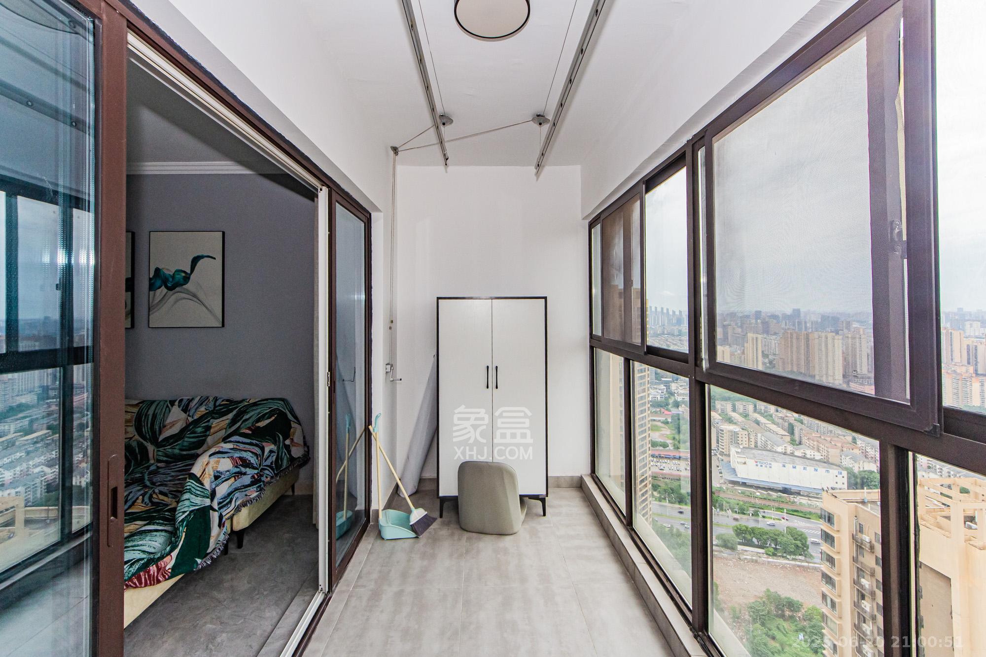 北辰三角洲C3区 3室2厅2卫 136.0万 北辰三角洲C3区 3室2厅2卫 136.0万阳台