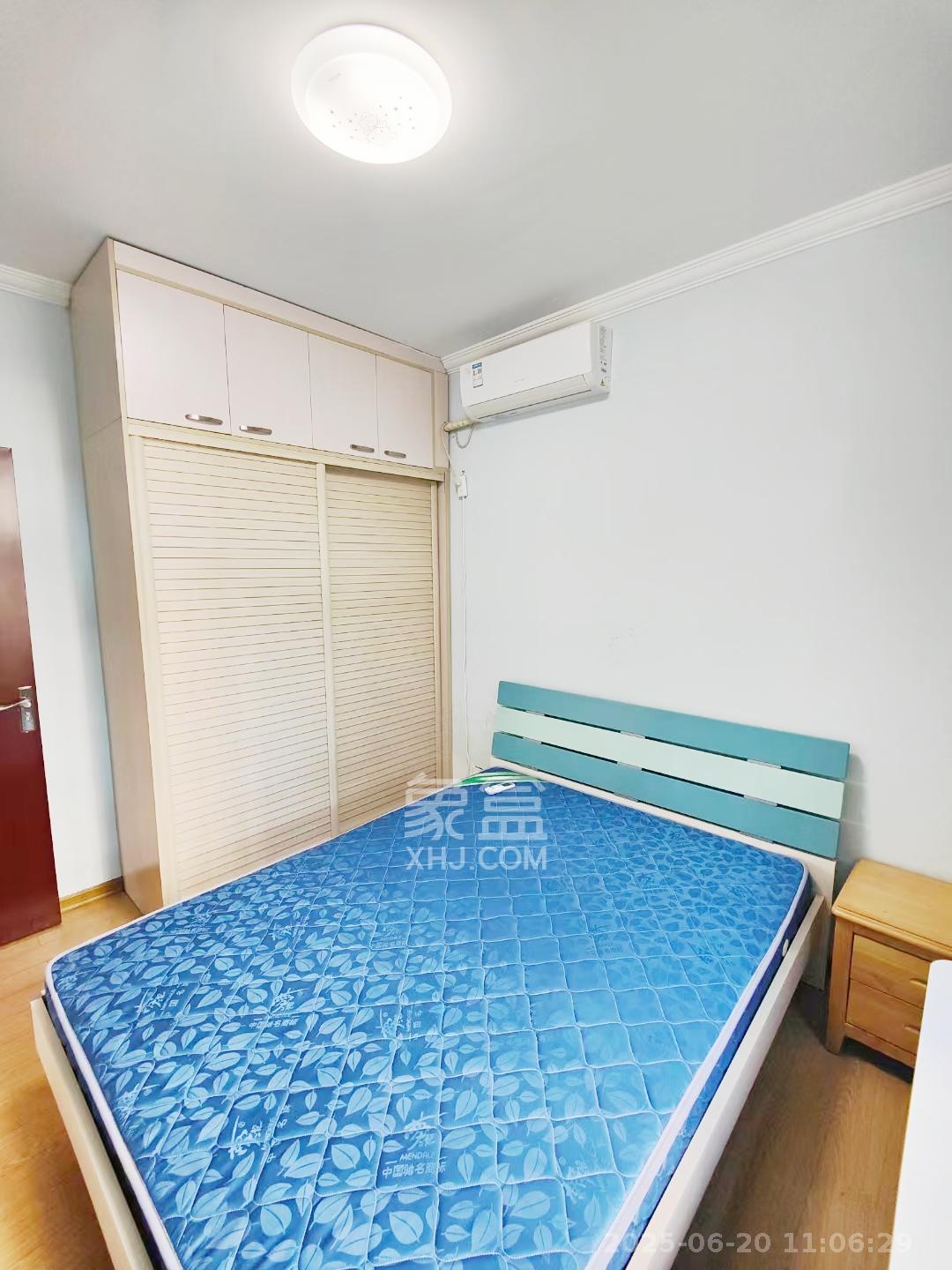 嘉盛华庭(一期、二期、三期) 2室2厅1卫 2600.0元/月 嘉盛华庭(一期、二期、三期) 2室2厅1卫 2600.0元/月室内图