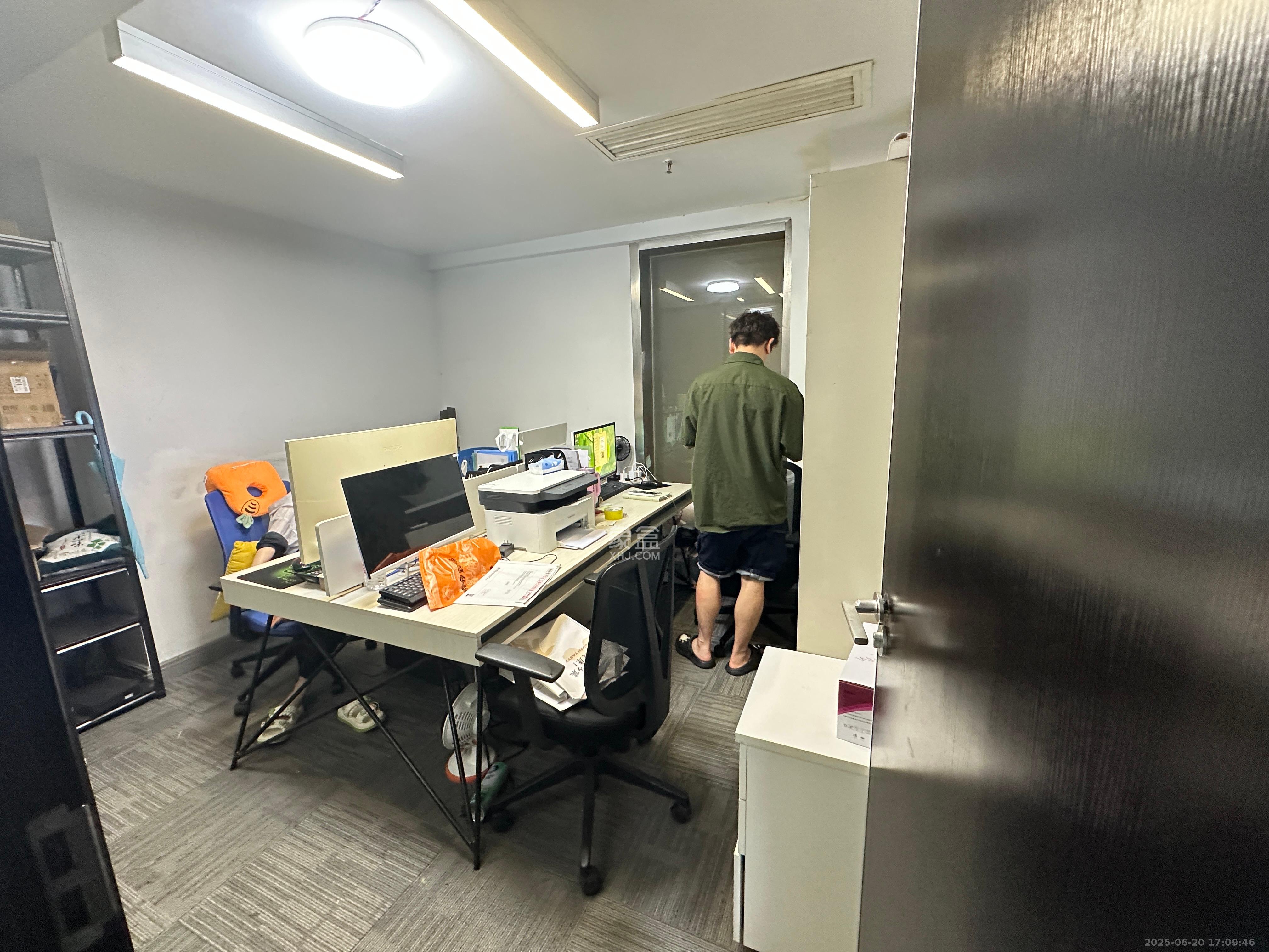 保利国际广场 1室1厅1卫 13000.0元/月 保利国际广场 1室1厅1卫 13000.0元/月室内图