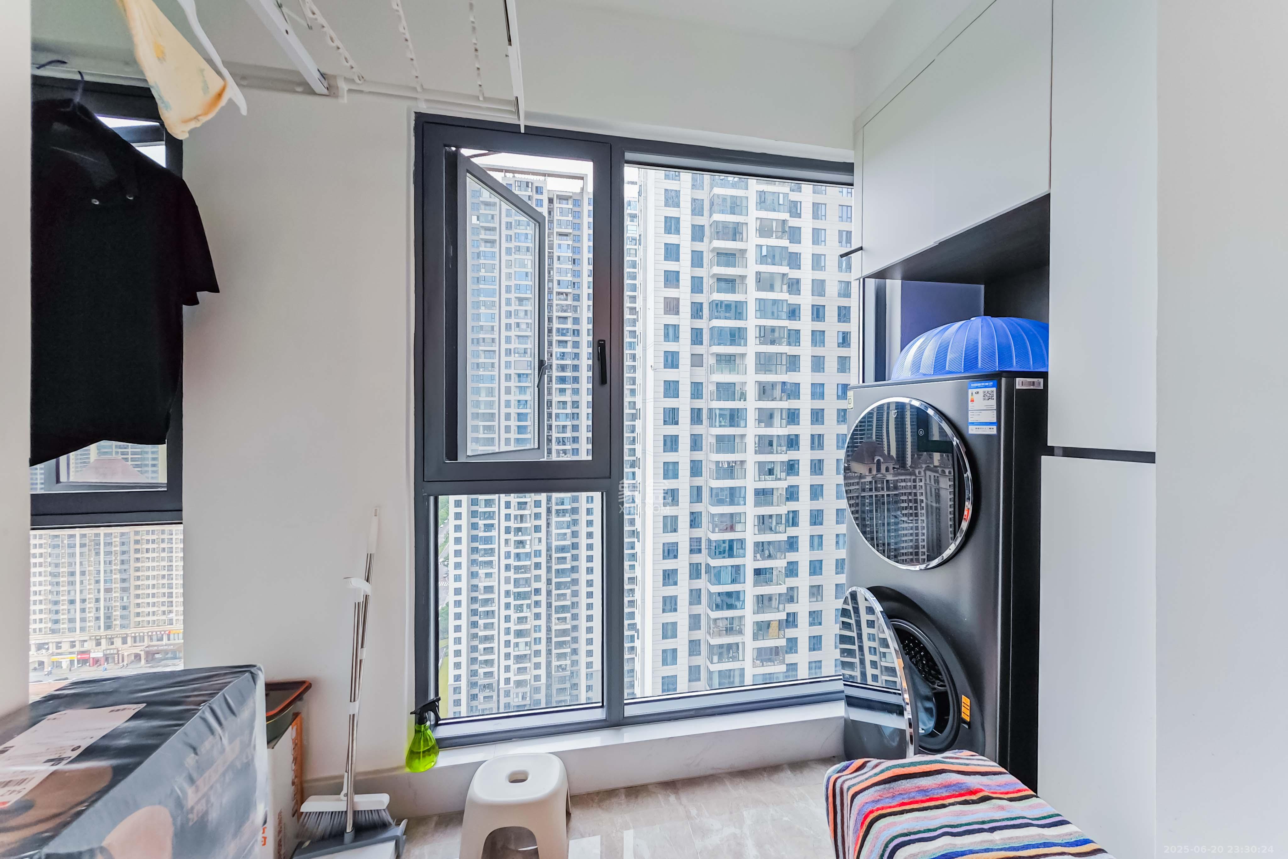 绿地长沙城际空间站(绿地新里佳苑)  4室2厅2卫    158.0万 绿地长沙城际空间站(绿地新里佳苑)  4室2厅2卫    158.0万阳台