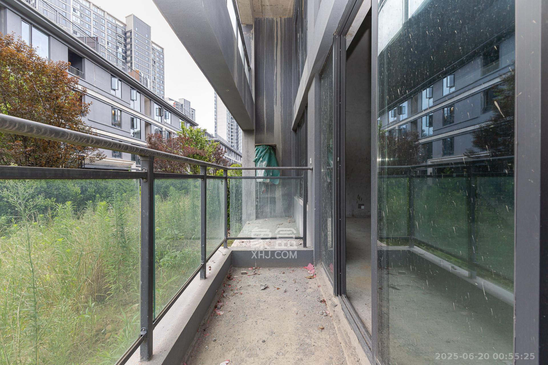 新城观山印 5室2厅2卫 350.0万 新城观山印 5室2厅2卫 350.0万阳台