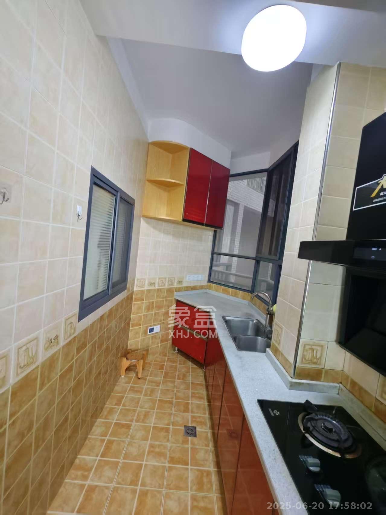 汀湘十里  3室2厅2卫    2300.0元/月室内图