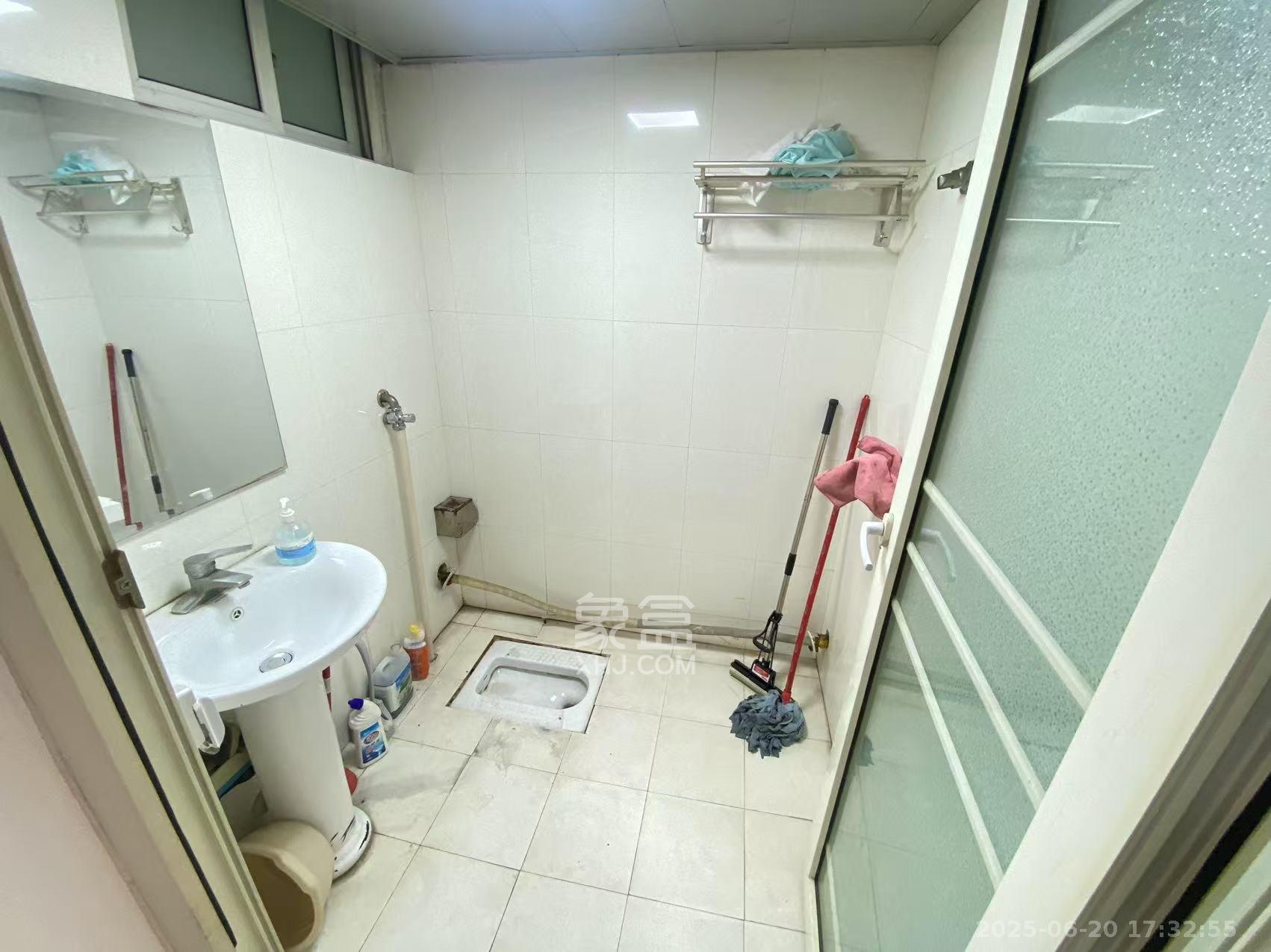 巧克力空间（建鸿达现代大厦）  1室1厅1卫   1400.00元/月室内图