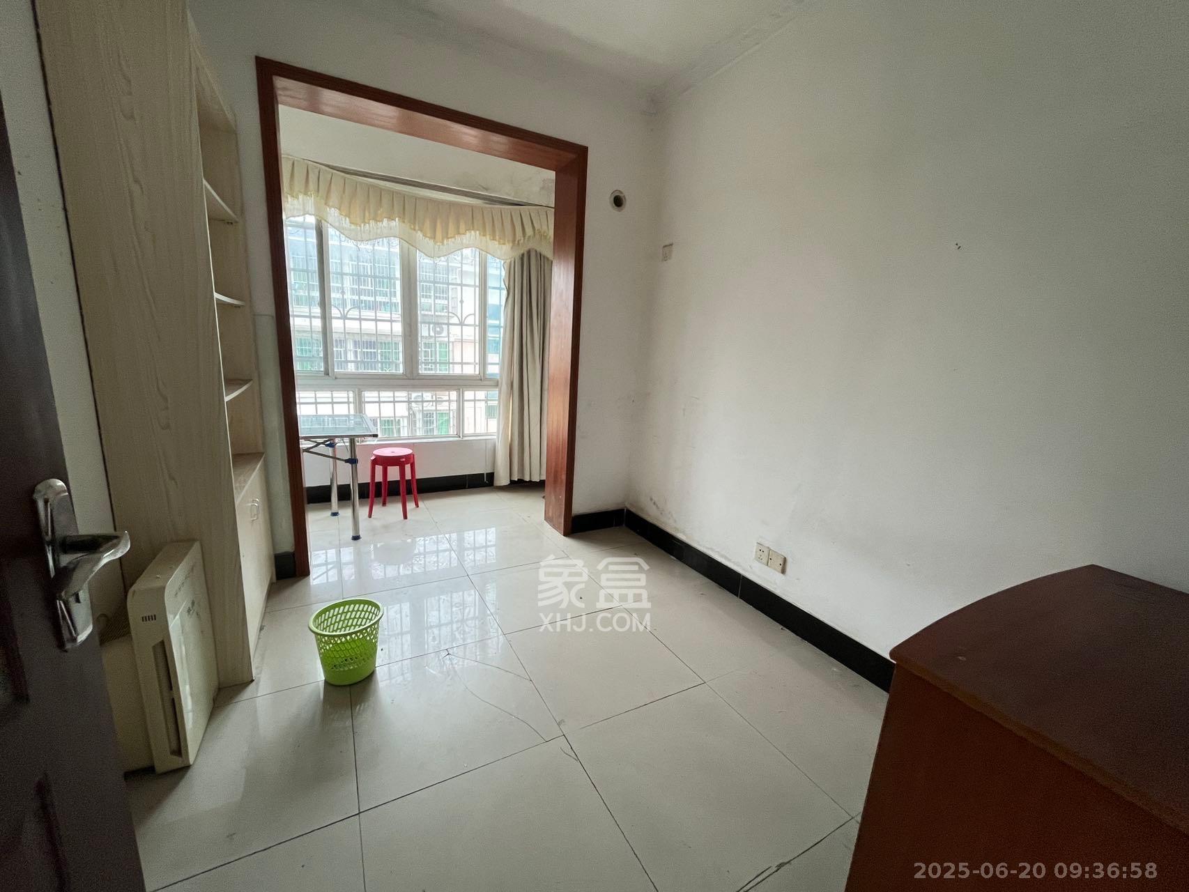 恩瑞麓山名园(龙王港小区) 3室2厅2卫 1700.0元/月 恩瑞麓山名园(龙王港小区) 3室2厅2卫 1700.0元/月室内图