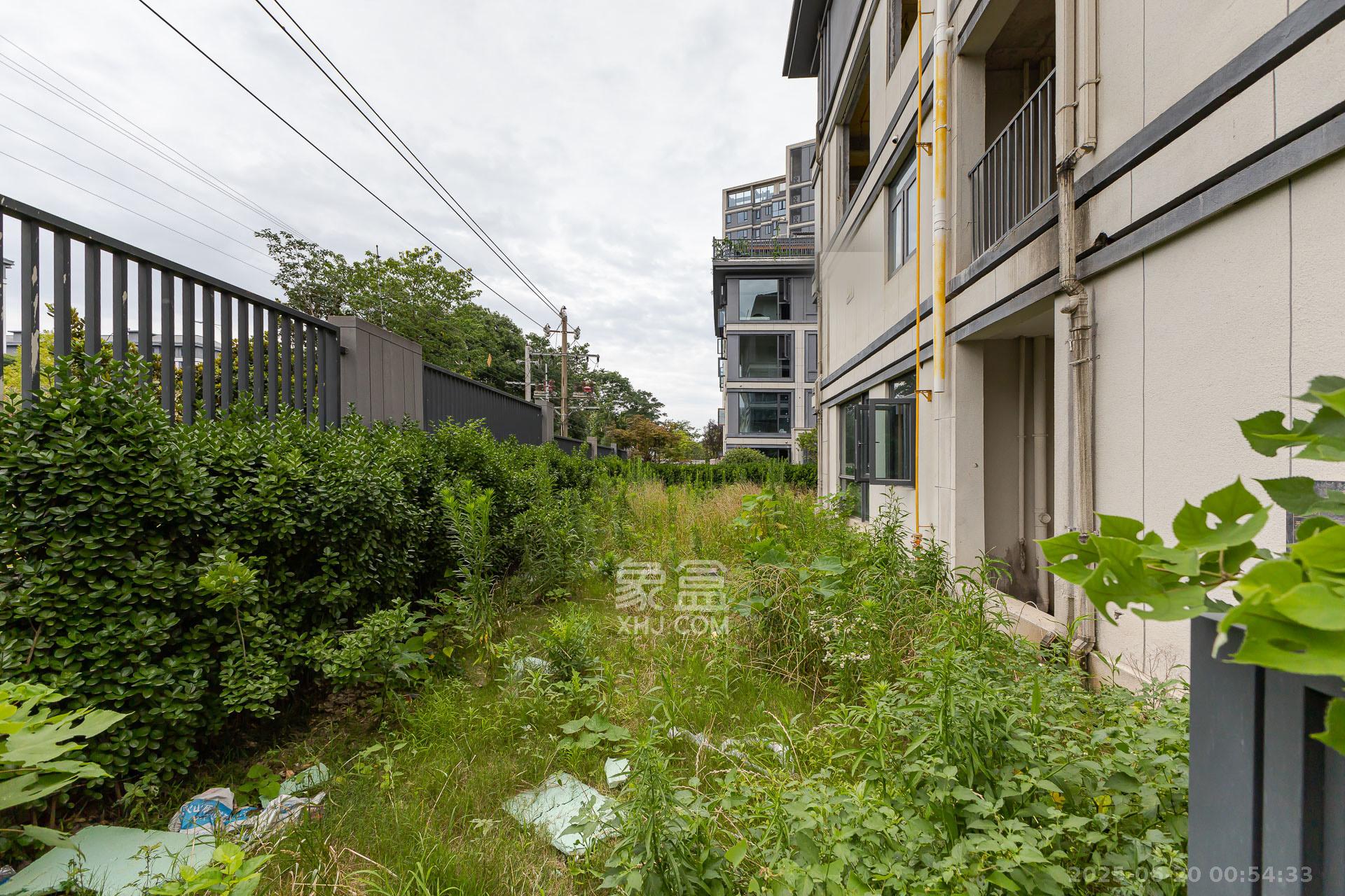 新城观山印 5室2厅2卫 350.0万 新城观山印 5室2厅2卫 350.0万其他