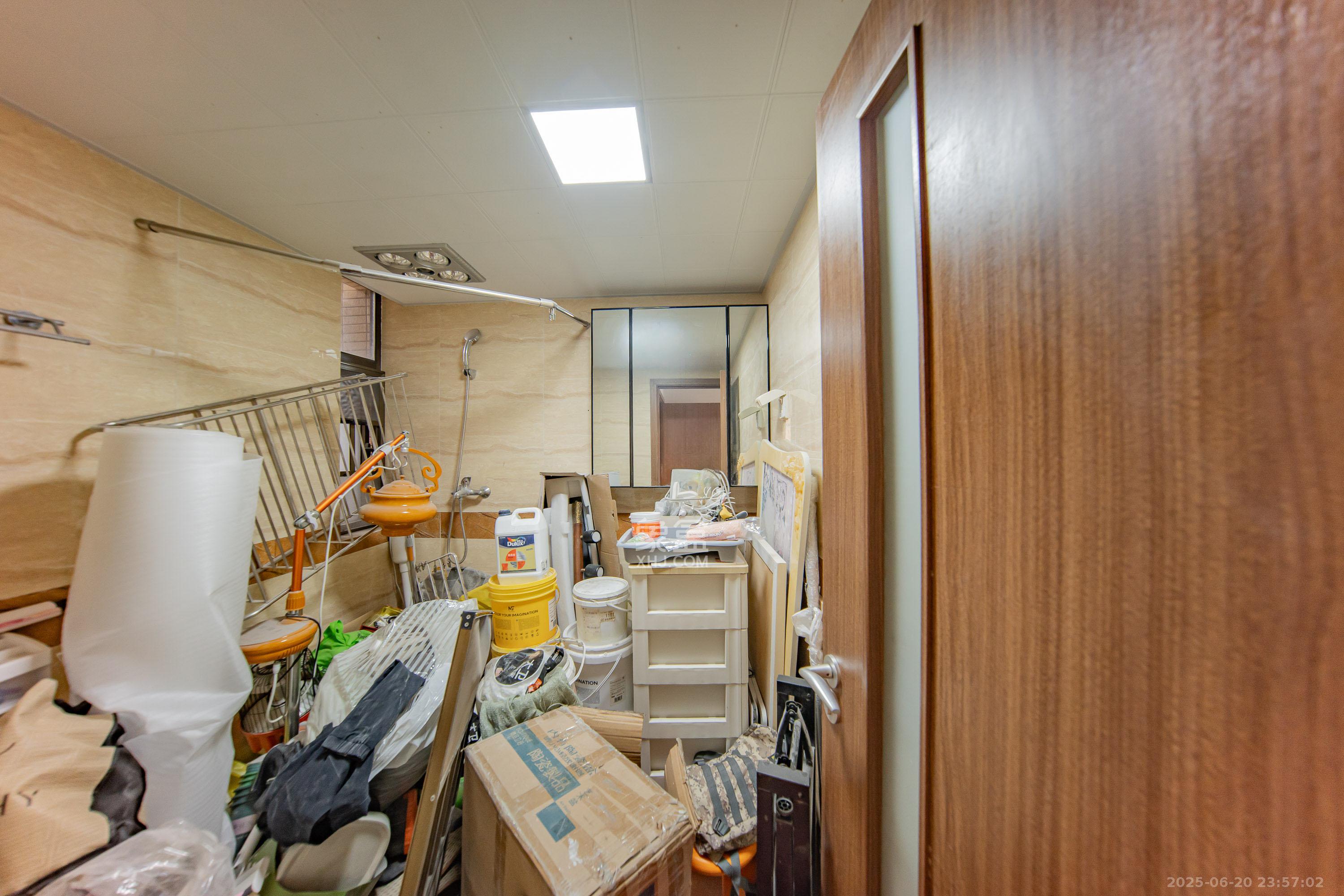 江山帝景哈佛 3室2厅2卫 100.0万 江山帝景哈佛 3室2厅2卫 100.0万卫生间