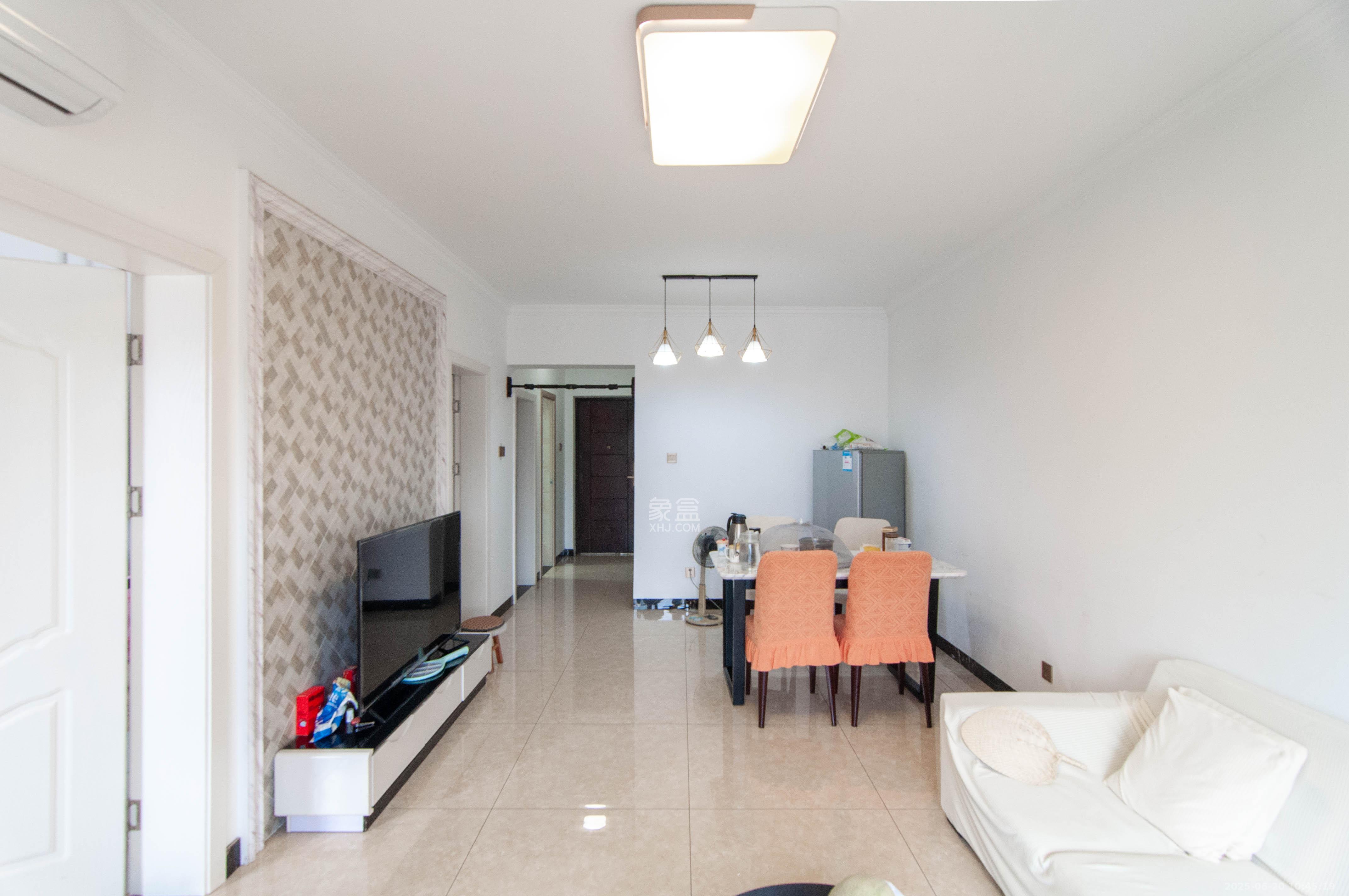 中海梅溪湖壹号 3室2厅1卫 130.0万 中海梅溪湖壹号 3室2厅1卫 130.0万客厅