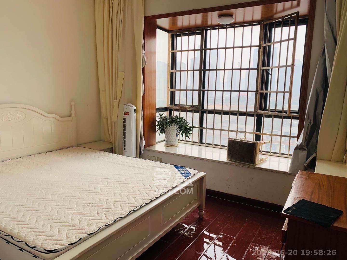 麓谷明珠  1室2厅1卫   2000.00元/月室内图