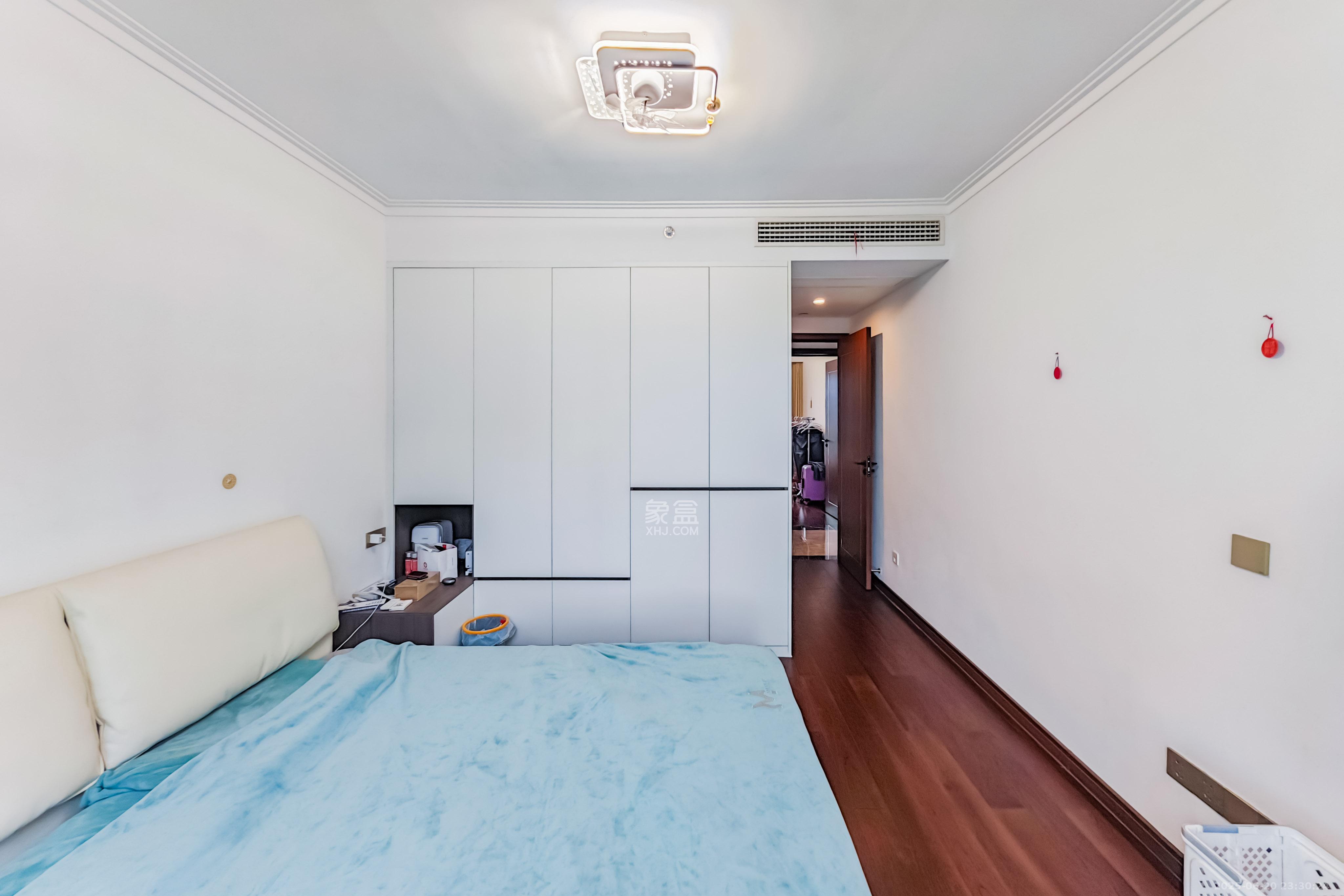 绿地长沙城际空间站(绿地新里佳苑)  4室2厅2卫    158.0万 绿地长沙城际空间站(绿地新里佳苑)  4室2厅2卫    158.0万卧室