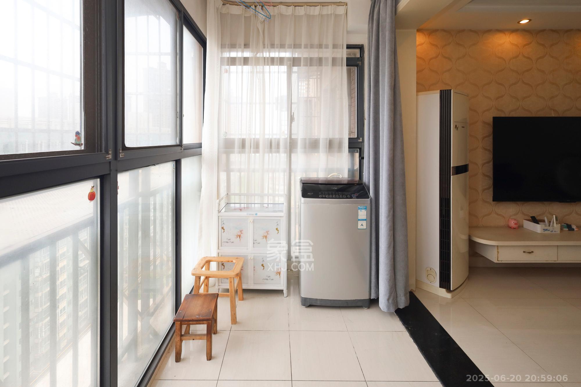 金霞湘绣园  3室2厅1卫    73.0万 金霞湘绣园  3室2厅1卫    73.0万阳台