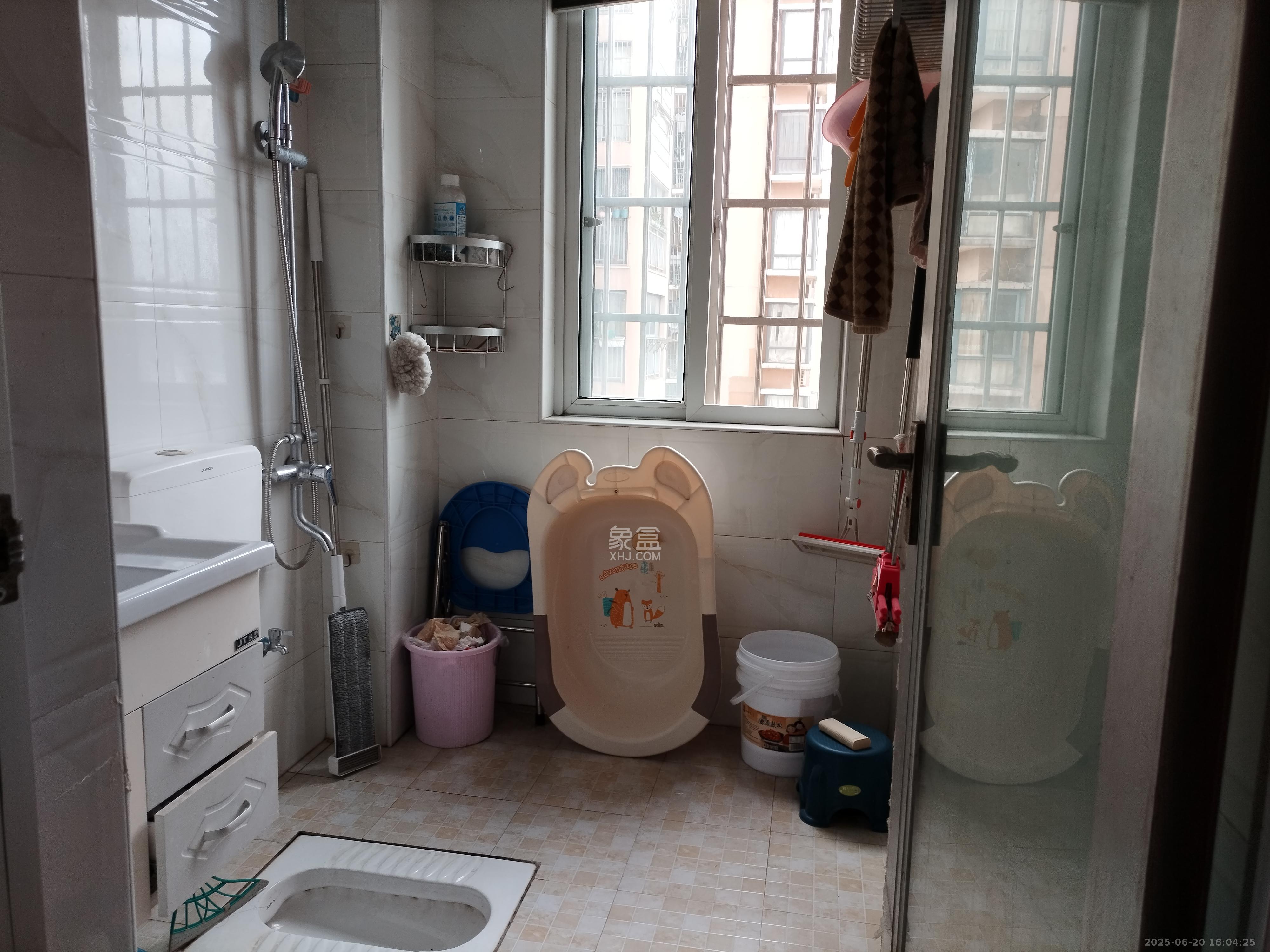 佳天名苑  3室1厅2卫   1900.00元/月室内图