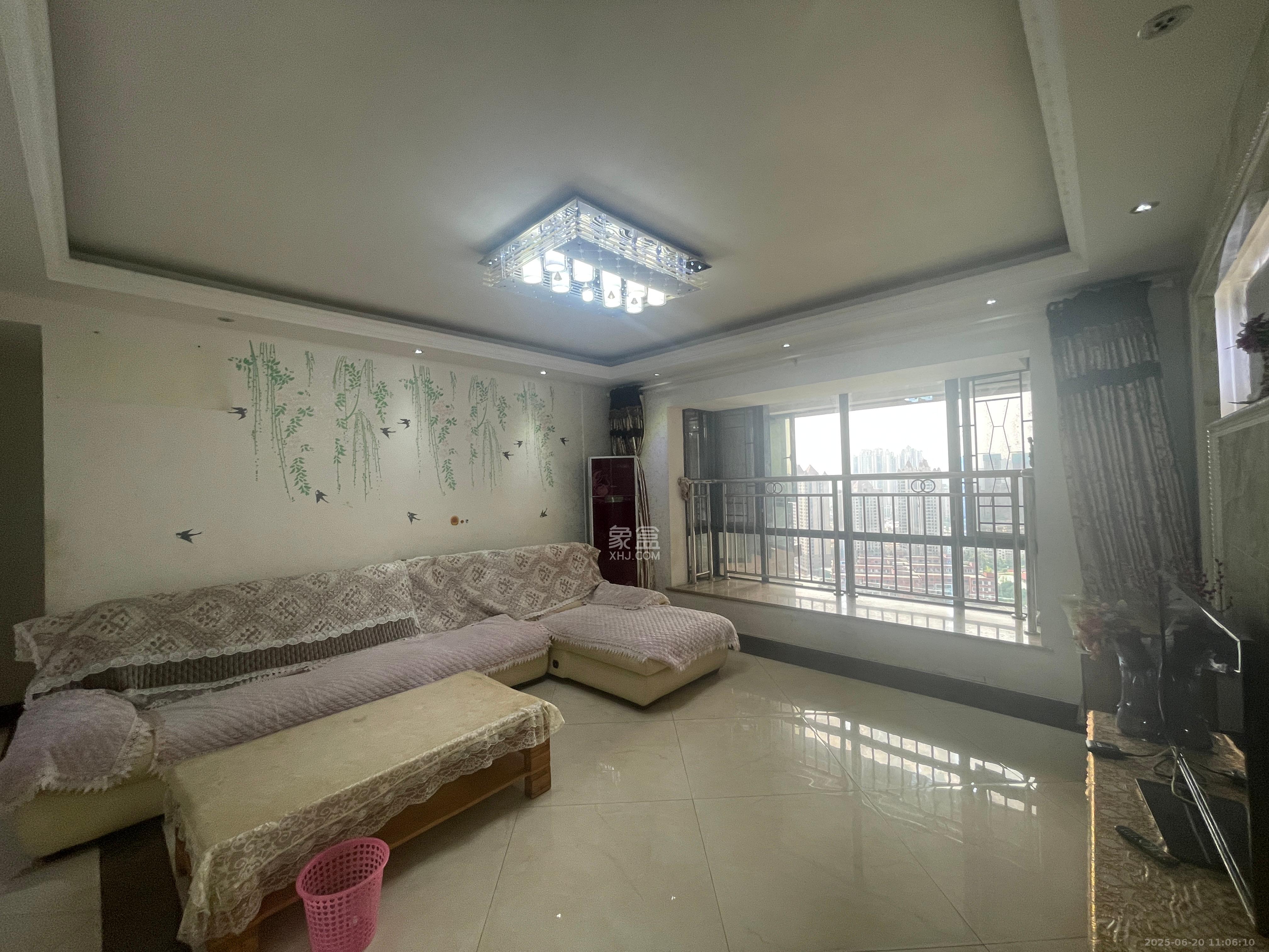 双湾国际(湘江御景花园) 3室2厅2卫 2800.0元/月 双湾国际(湘江御景花园) 3室2厅2卫 2800.0元/月室内图