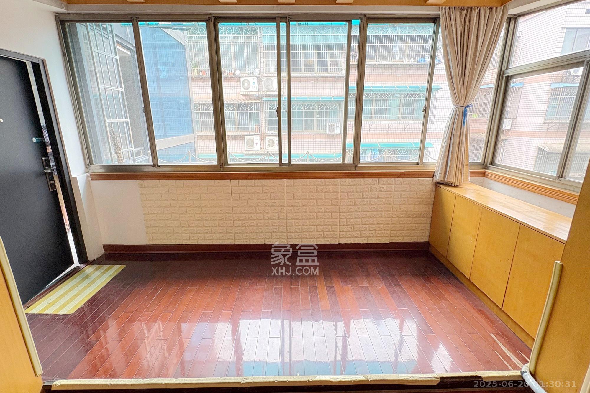 省工行家属楼  3室2厅2卫   115.00万阳台