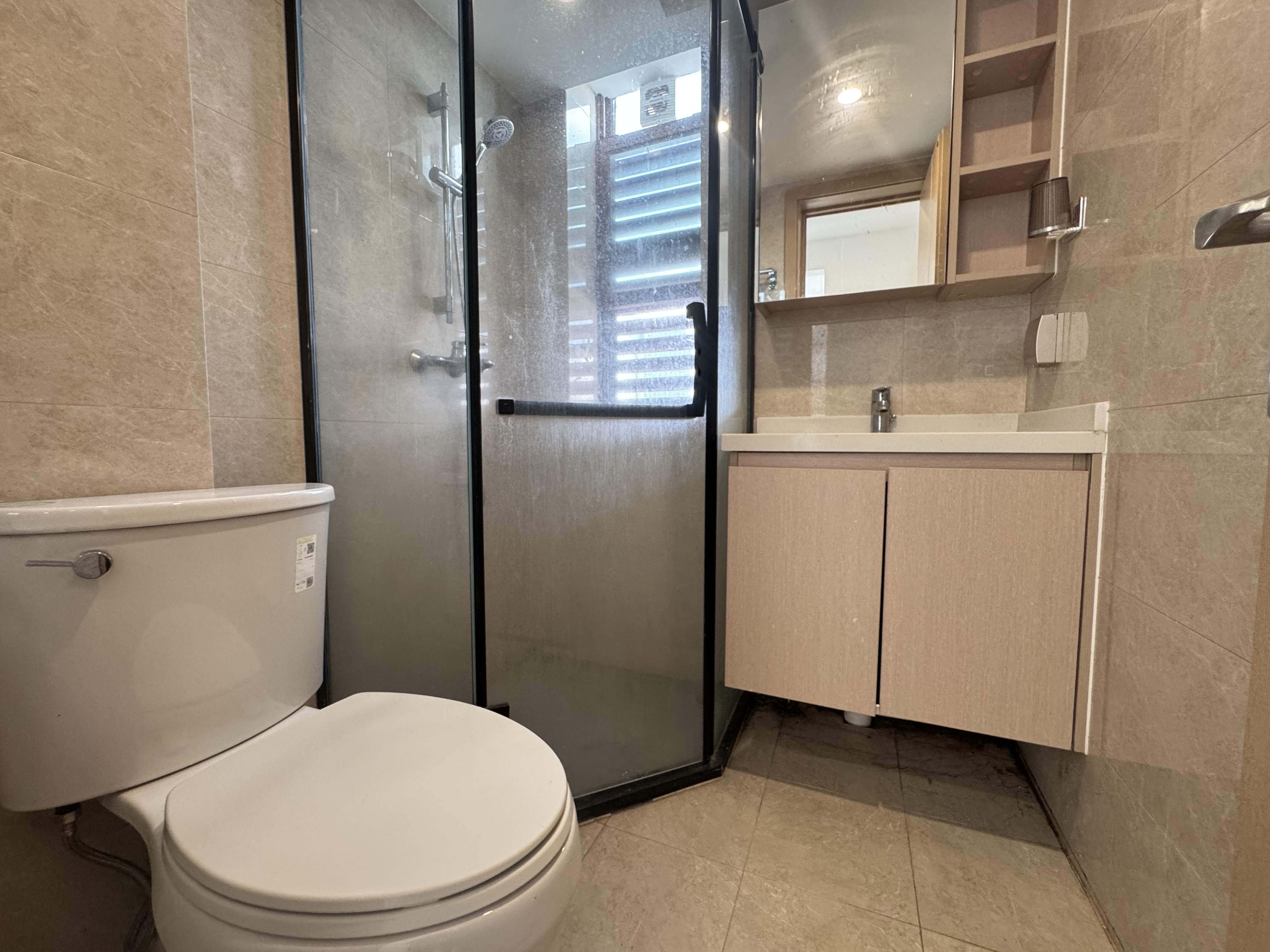 金龙城市广场二期 3室2厅2卫 4200.0元/月 金龙城市广场二期 3室2厅2卫 4200.0元/月室内图