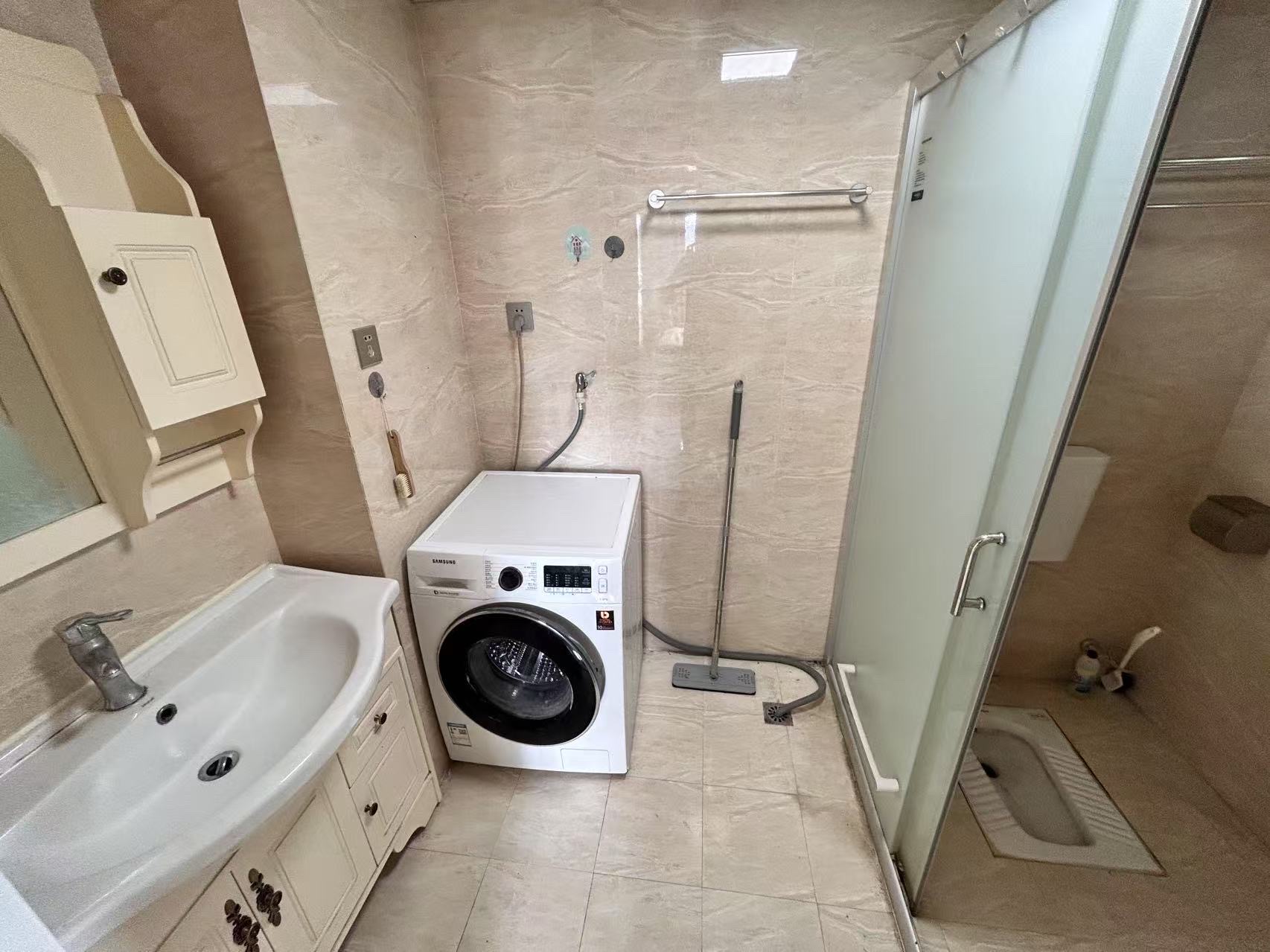 月亮湾三期 3室2厅1卫 1666.0元/月 月亮湾三期 3室2厅1卫 1666.0元/月室内图