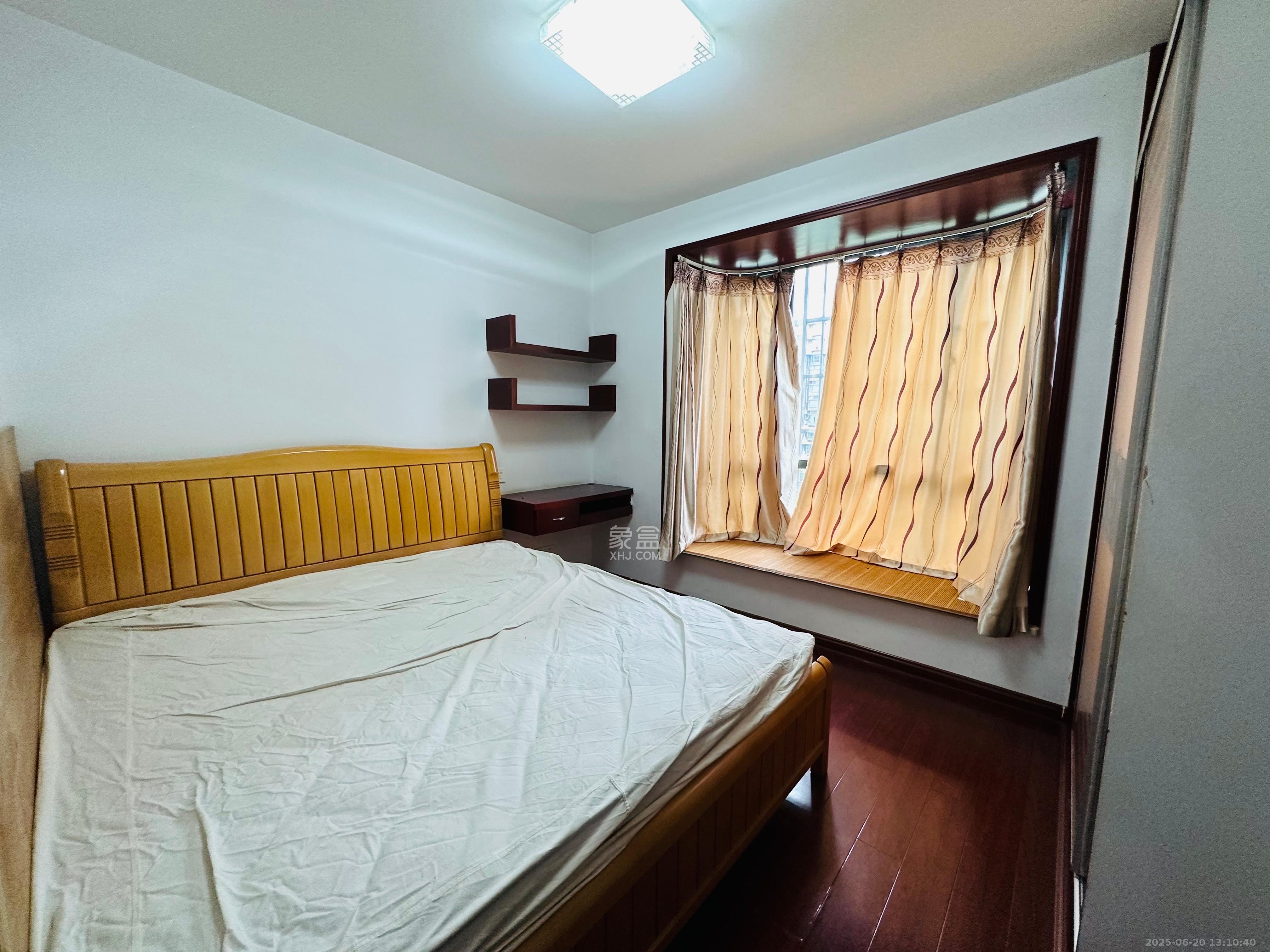 西子花苑 3室2厅1卫 3200.0元/月 西子花苑 3室2厅1卫 3200.0元/月室内图