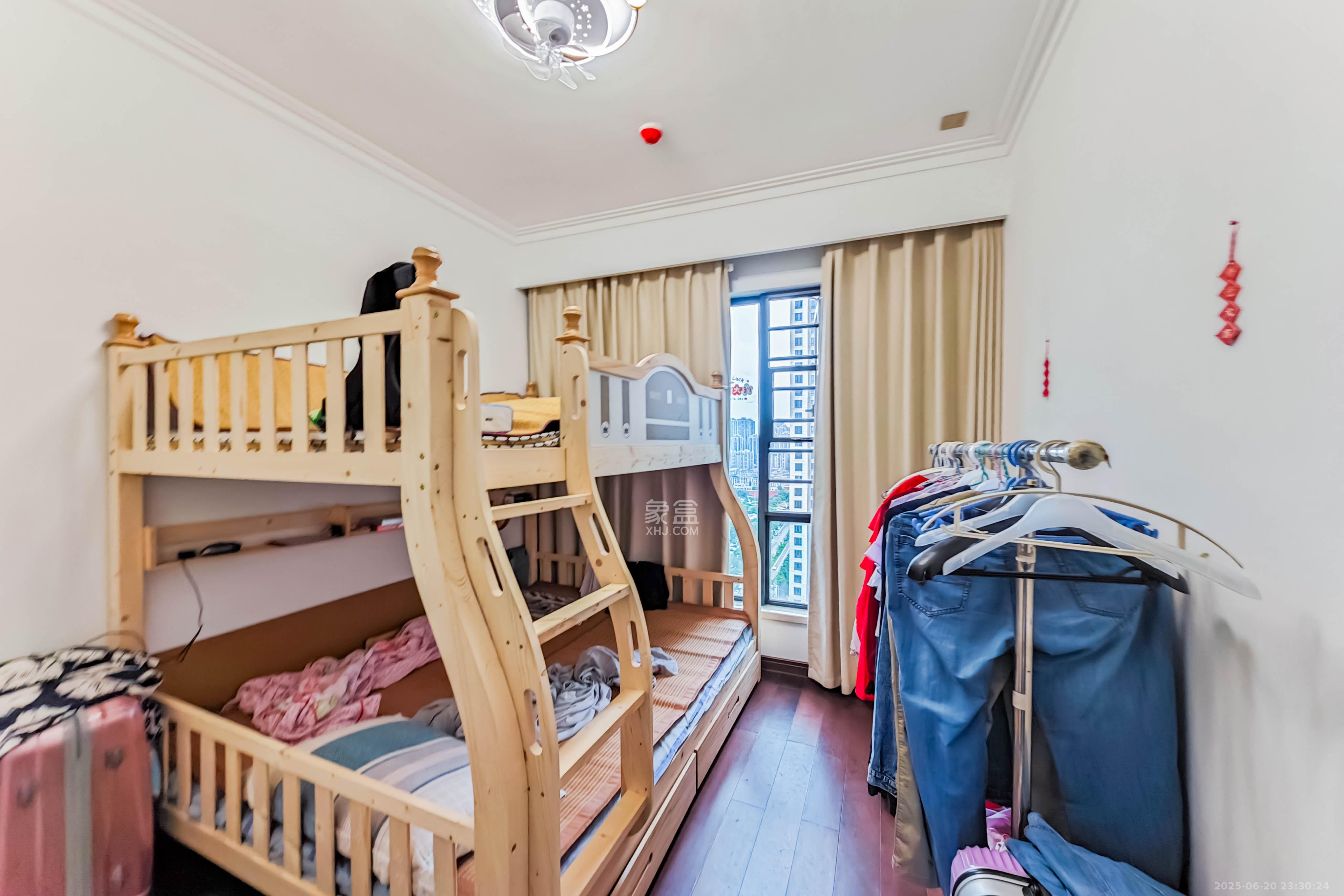 绿地长沙城际空间站(绿地新里佳苑)  4室2厅2卫    158.0万 绿地长沙城际空间站(绿地新里佳苑)  4室2厅2卫    158.0万卧室