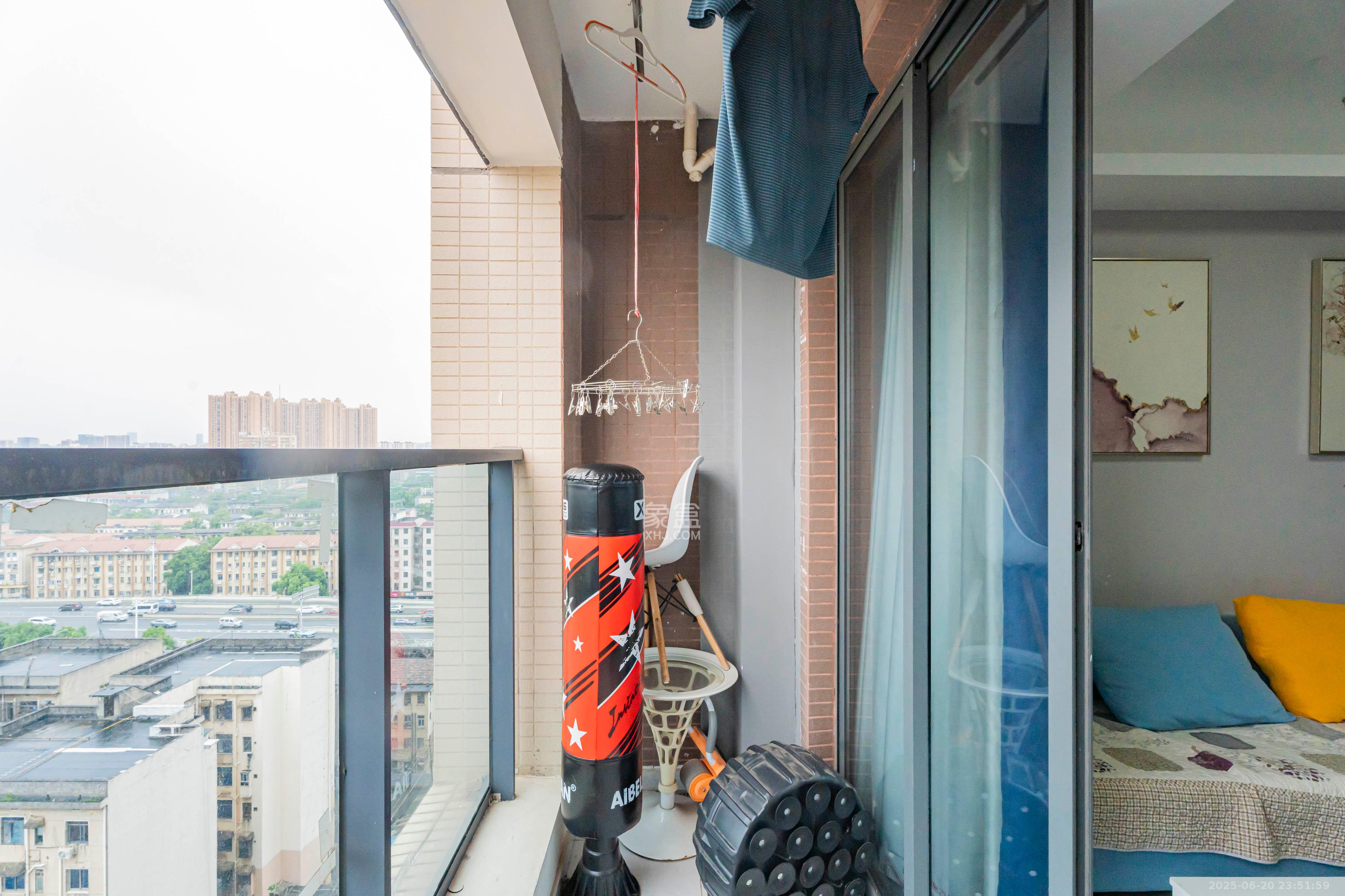 里约荟 2室1厅1卫 70.8万 里约荟 2室1厅1卫 70.8万阳台